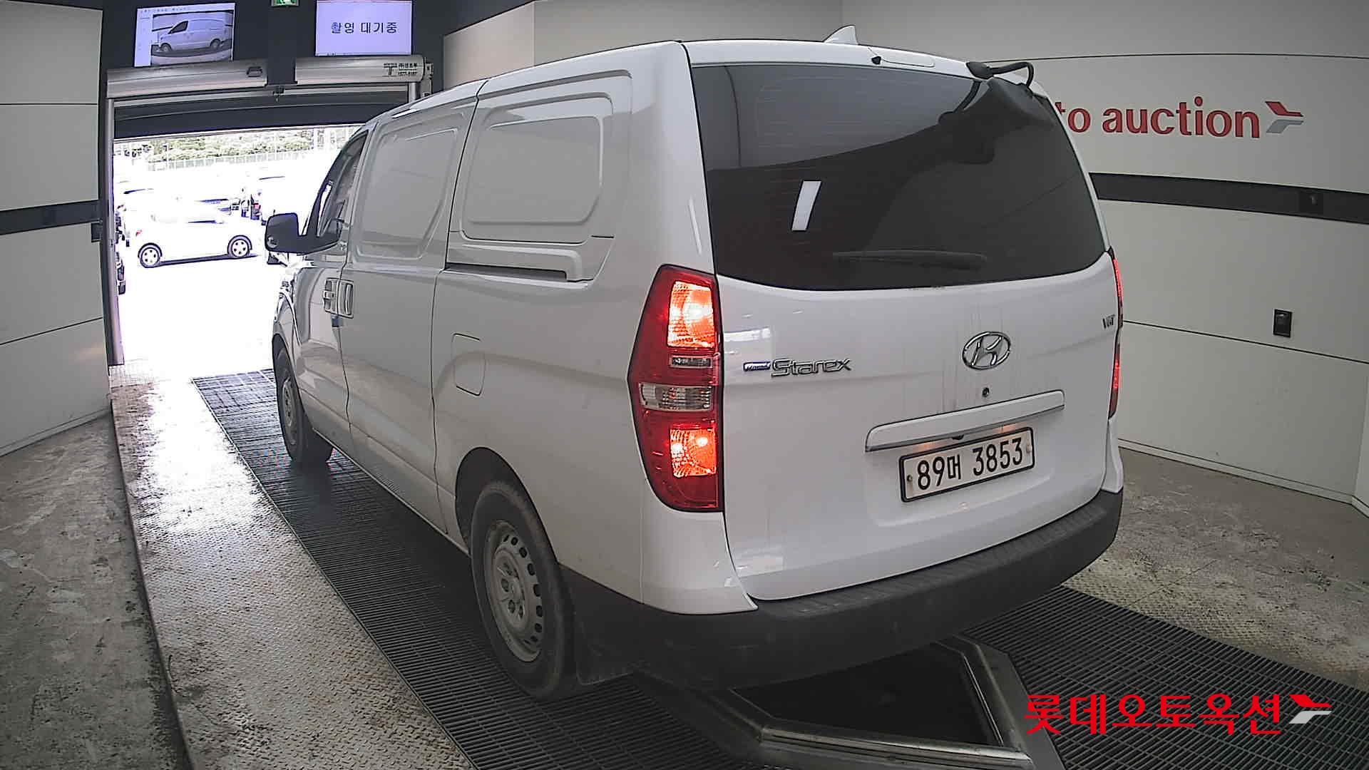 Hyundai Grand Starex 2021 - Image 16