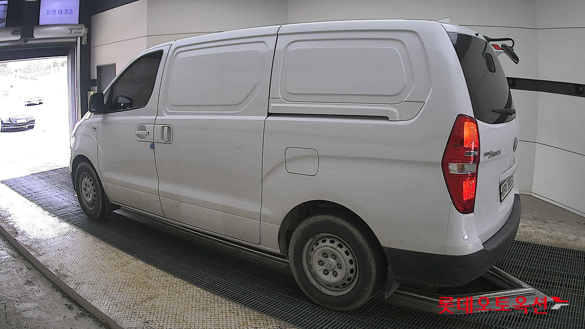 Hyundai Grand Starex 2021 - Image 15