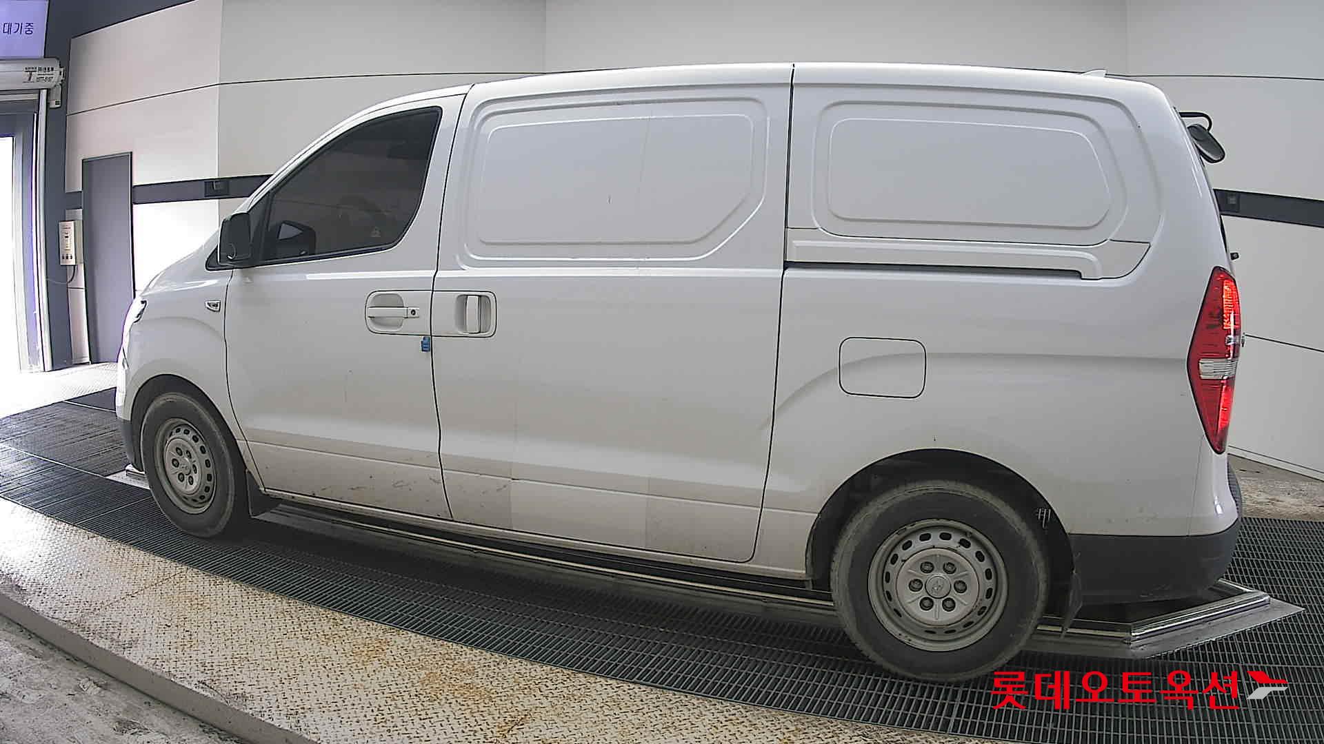Hyundai Grand Starex 2021 - Image 14