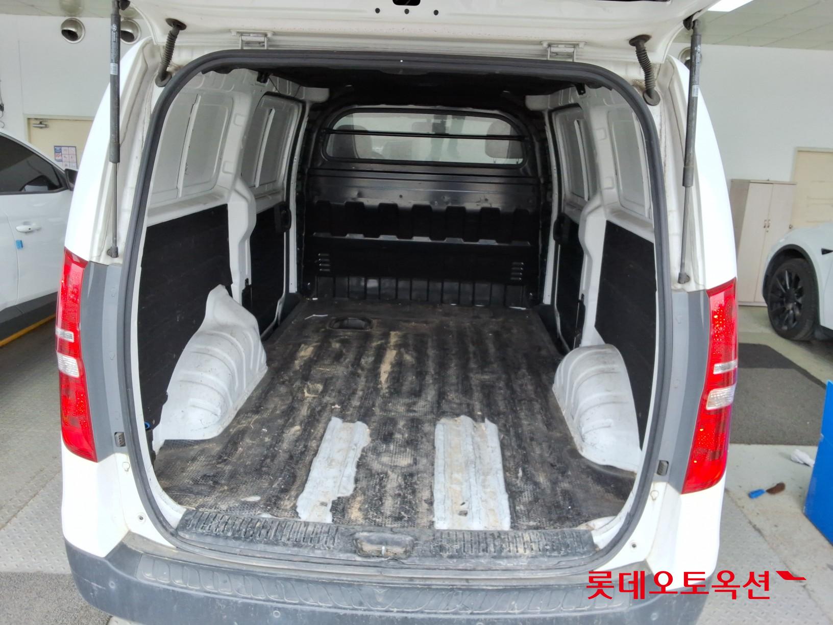 Hyundai Grand Starex 2021 - Image 9