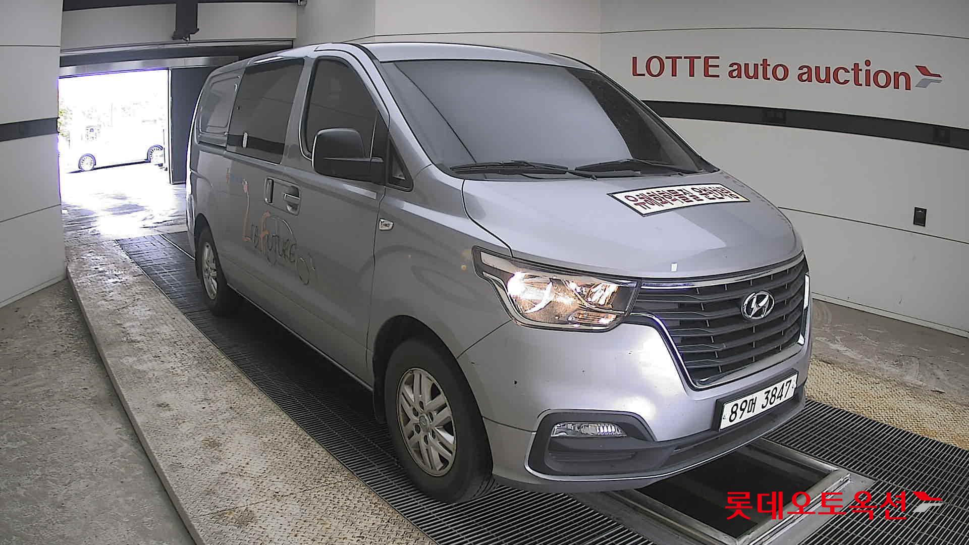 هيونداي جراند ستاريكس 2021 - صورة 6