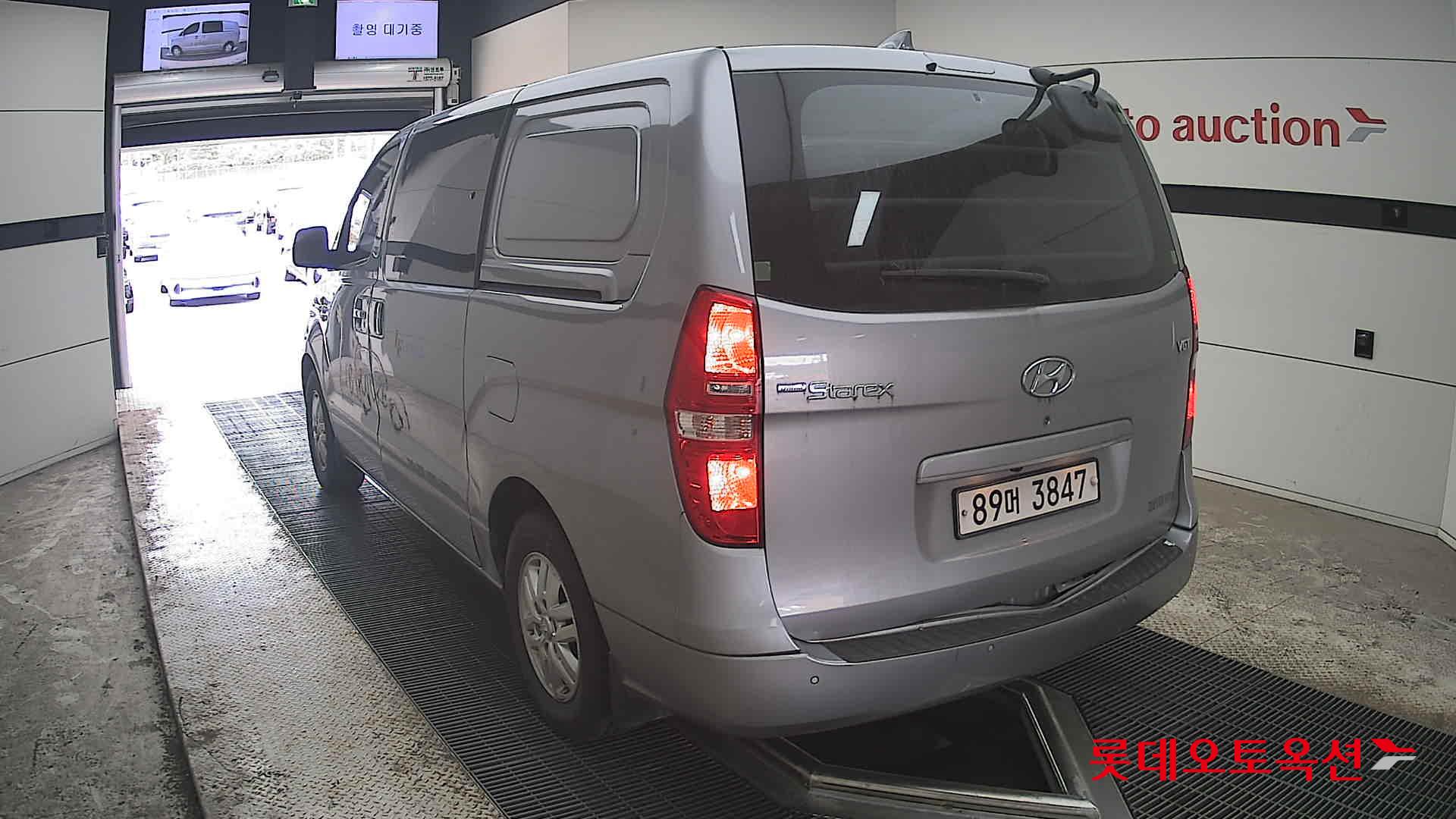 هيونداي جراند ستاريكس 2021 - صورة 16