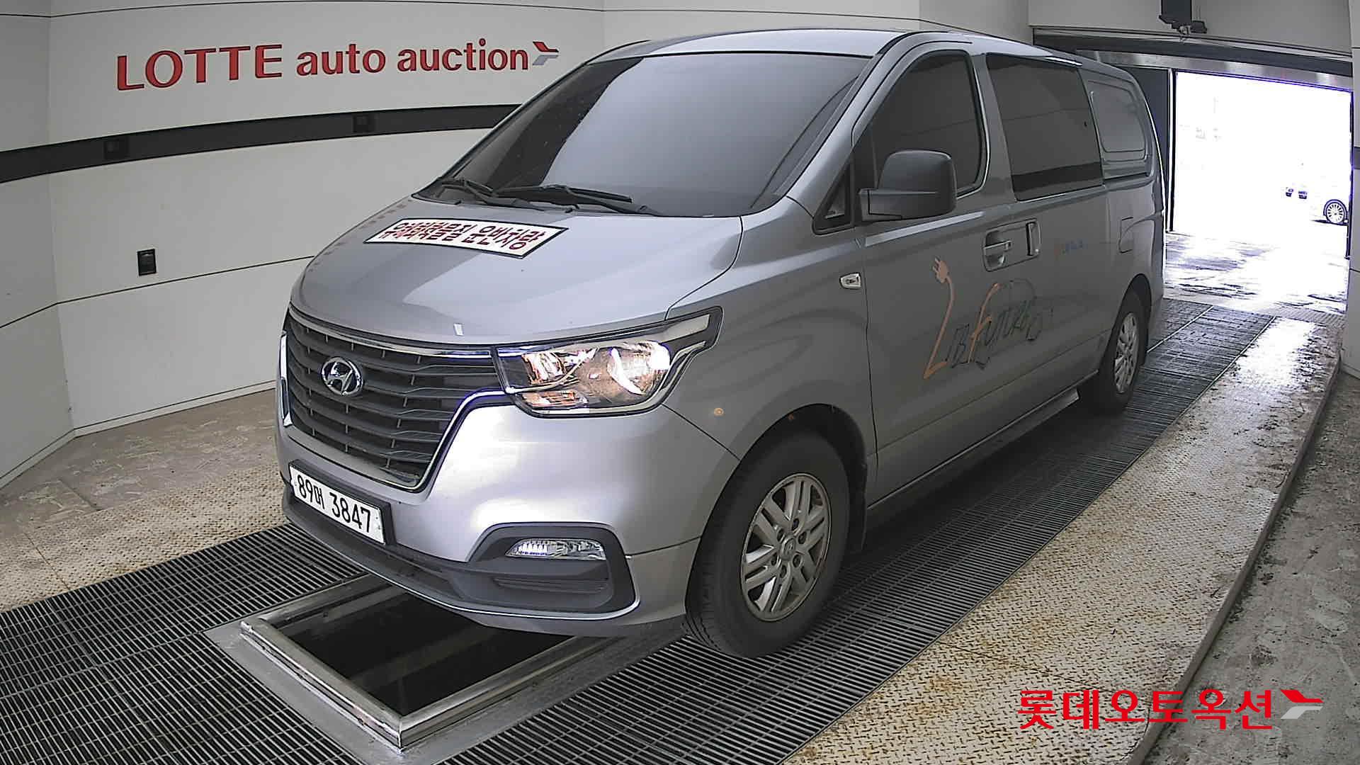 هيونداي جراند ستاريكس 2021 - صورة 3