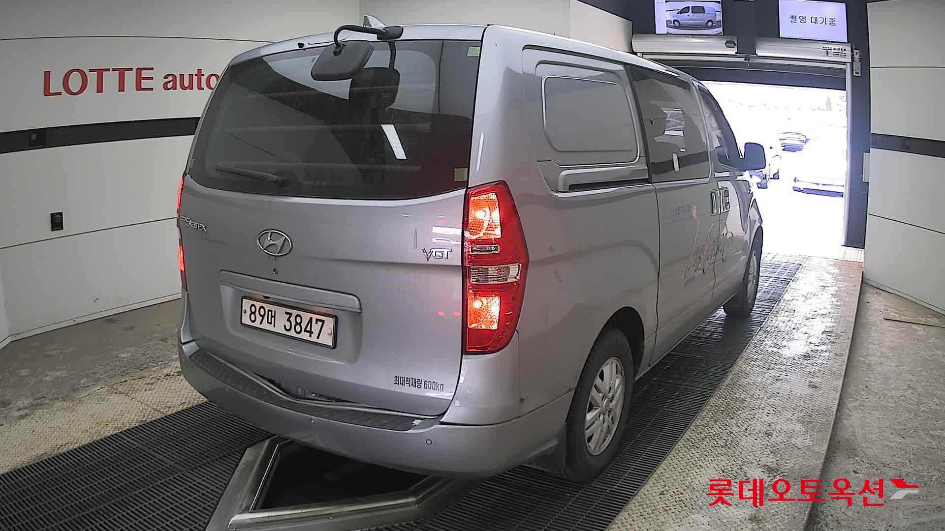 هيونداي جراند ستاريكس 2021 - صورة 18