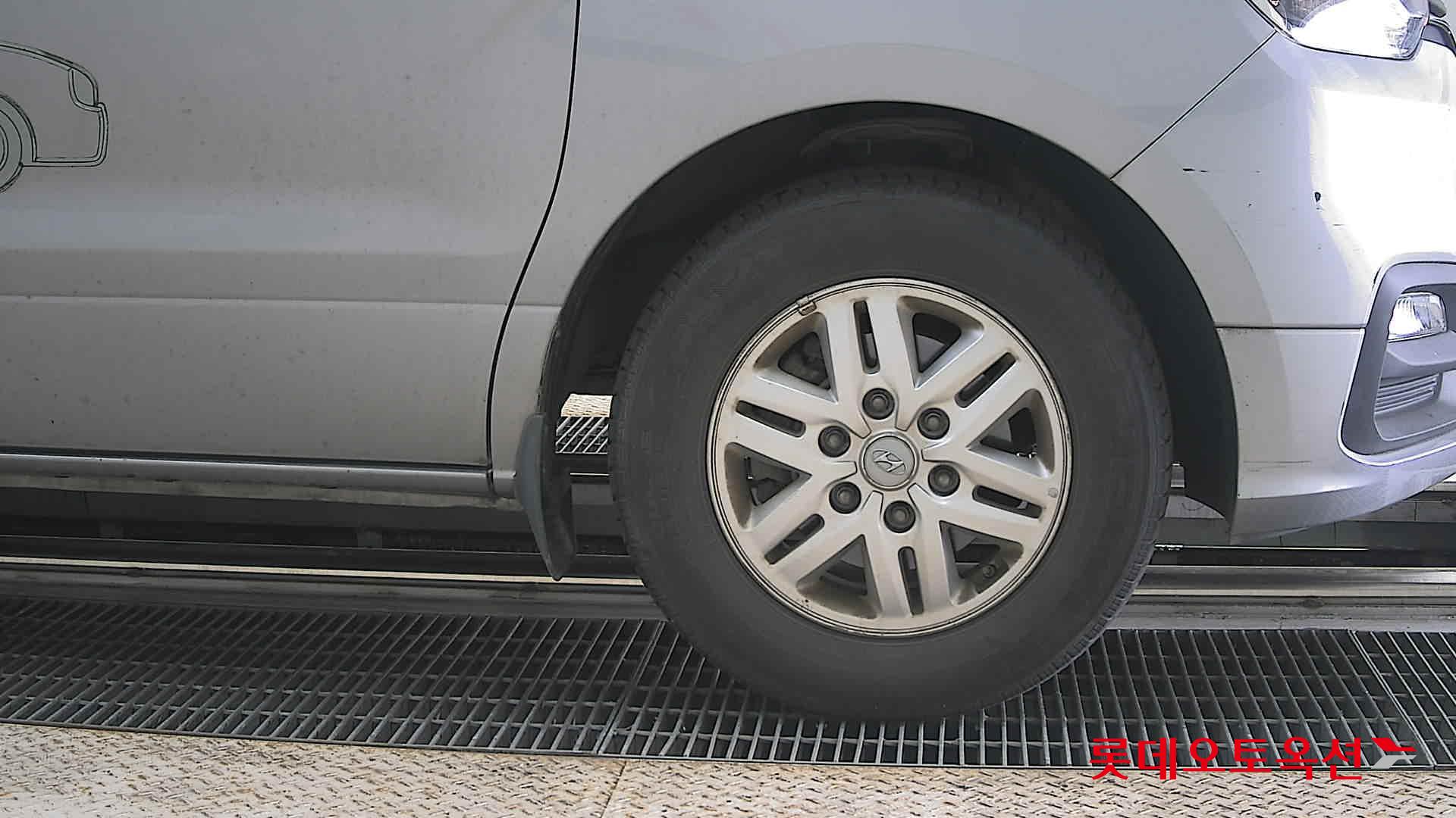 هيونداي جراند ستاريكس 2021 - صورة 27