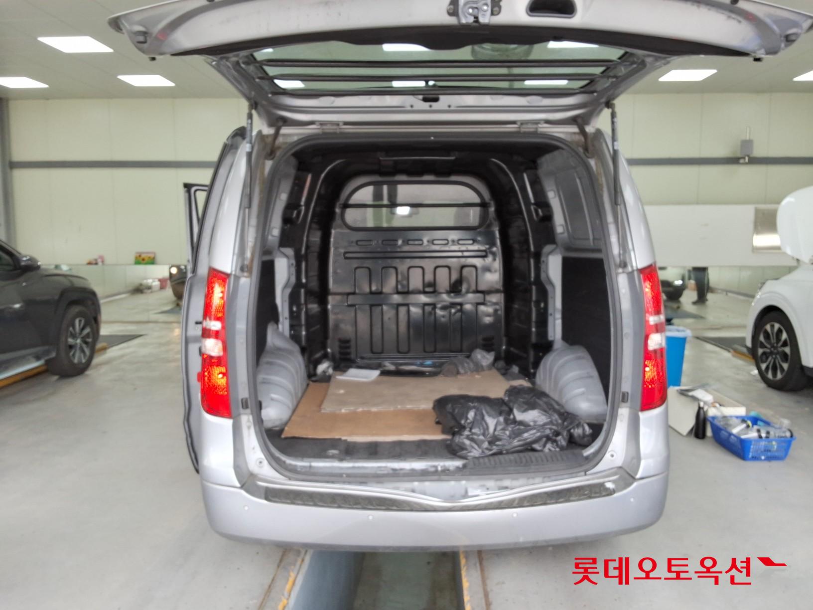 هيونداي جراند ستاريكس 2021 - صورة 9