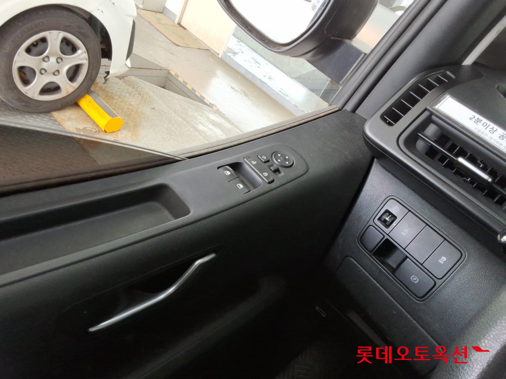 Hyundai Staria - 29