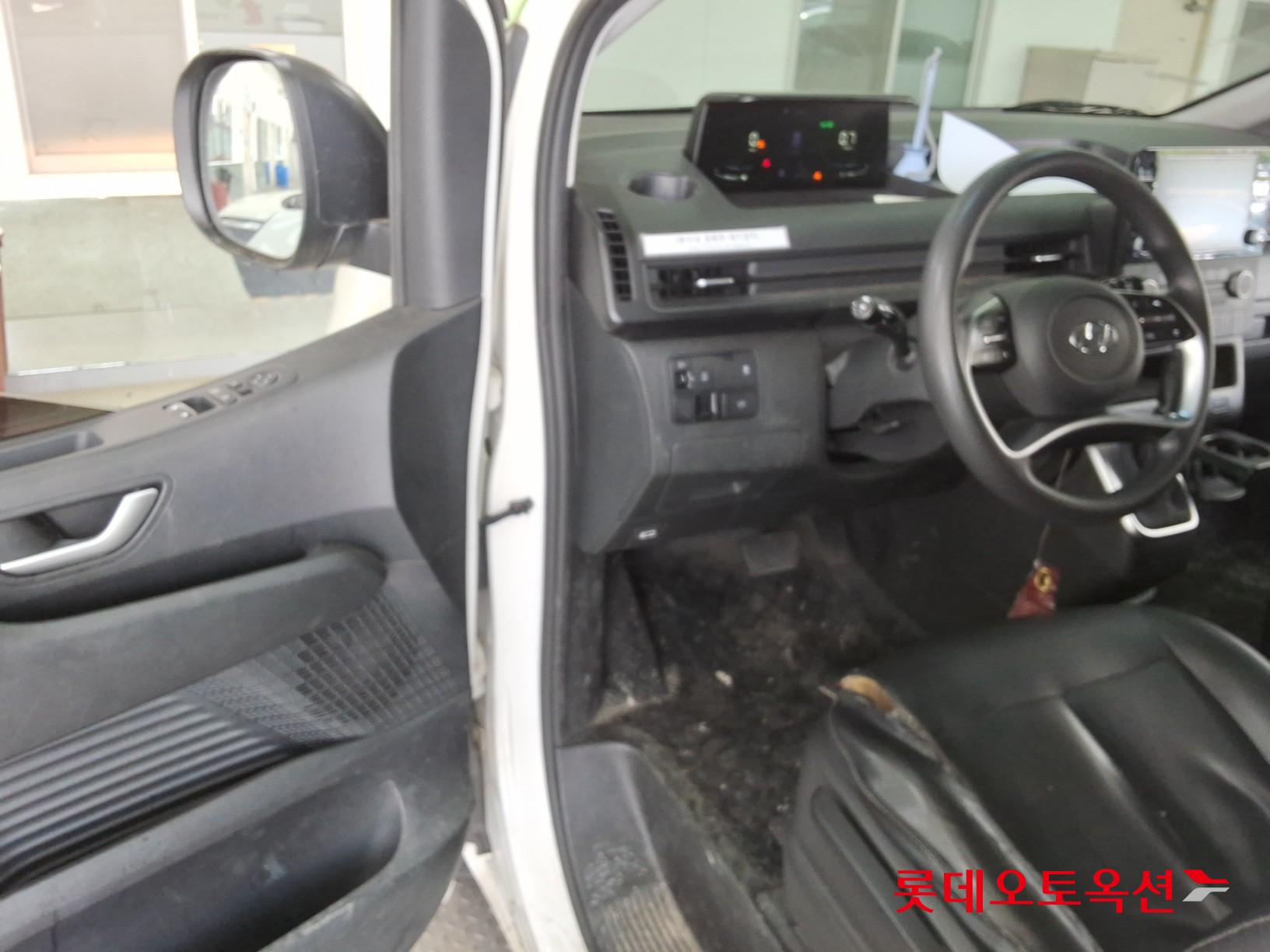 Hyundai Staria - 36