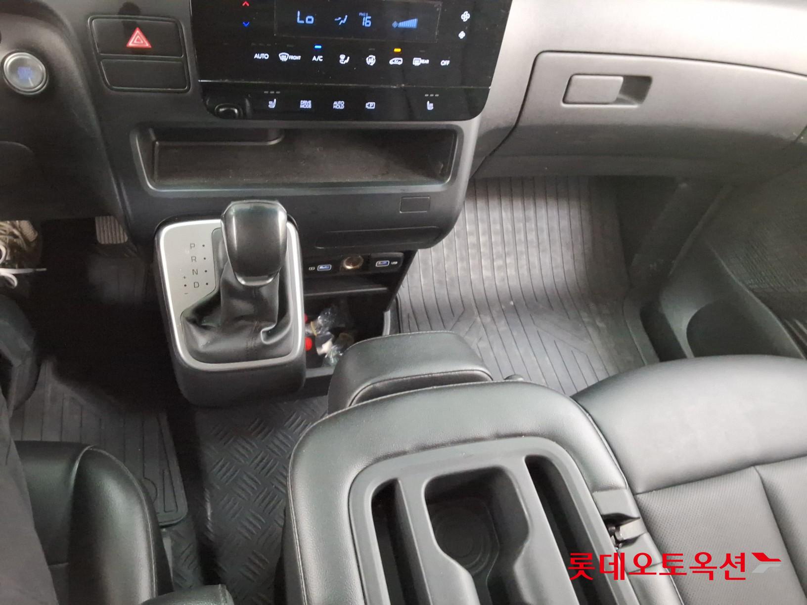 Hyundai Staria 2022 - Image 35