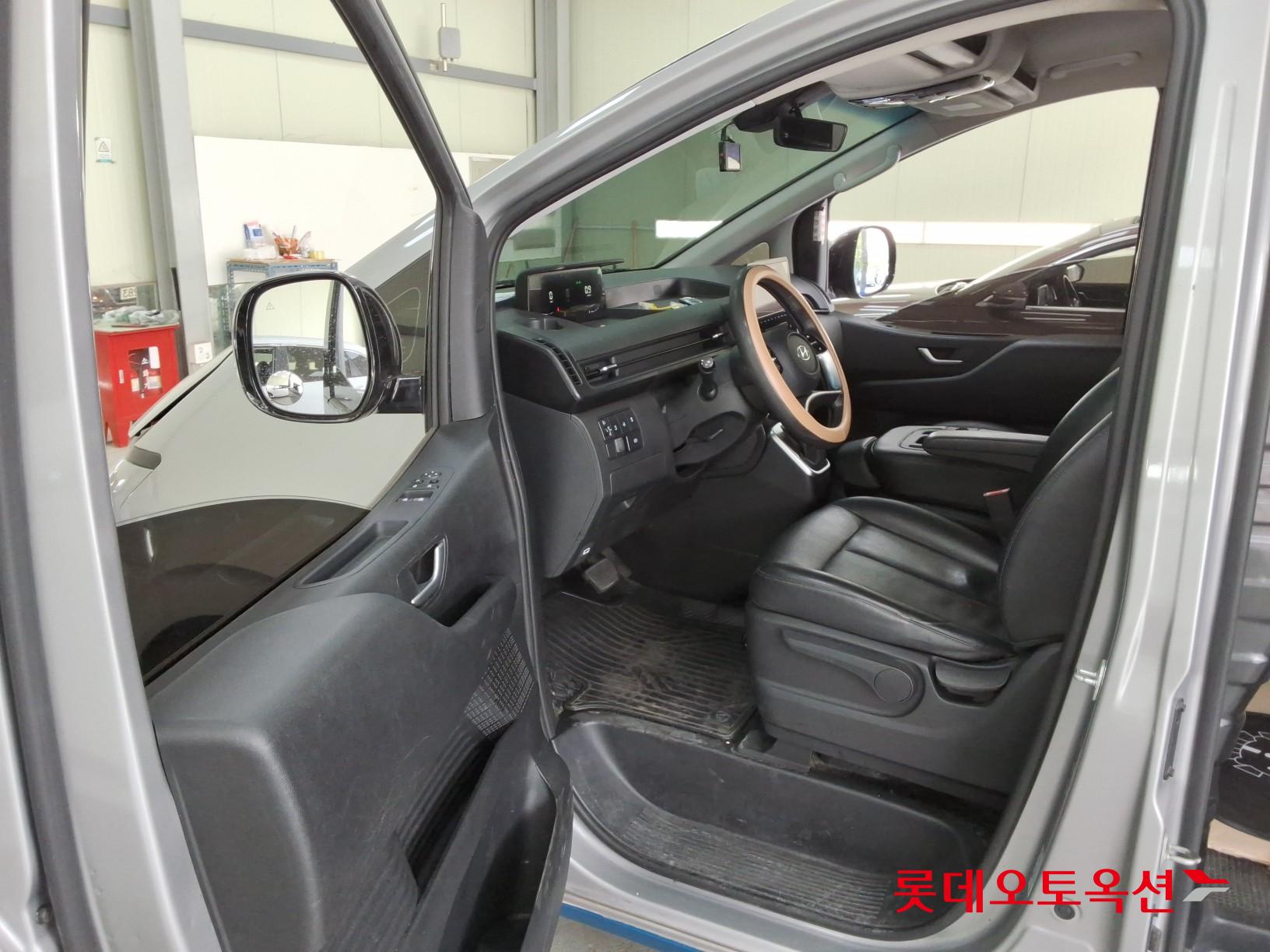 Hyundai Staria 2022 - Image 37