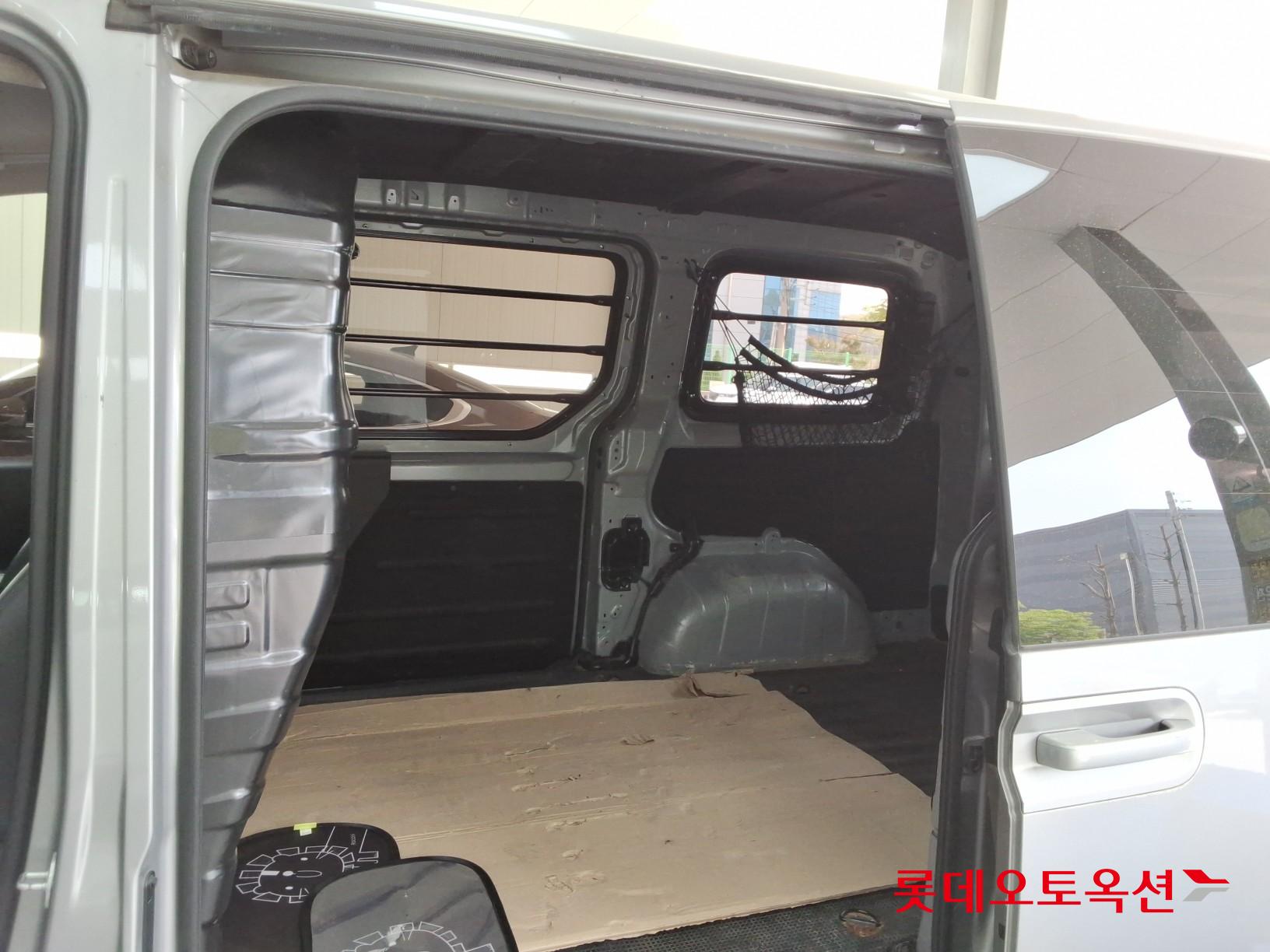 Hyundai Staria 2022 - Image 38