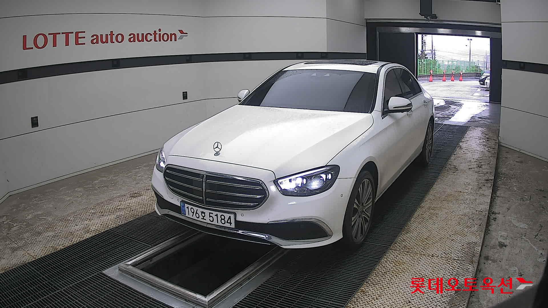 Mercedes-Benz E-Class - 10