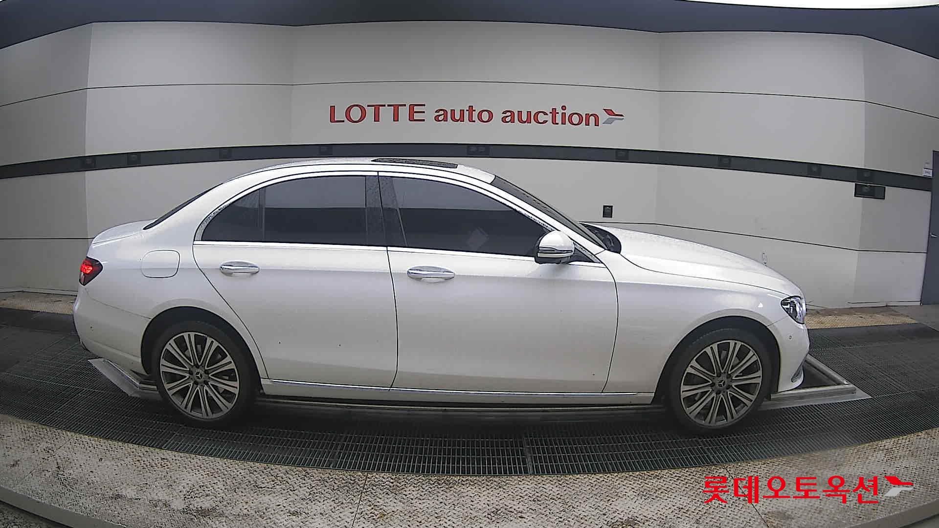 Mercedes-Benz E-Class - 21