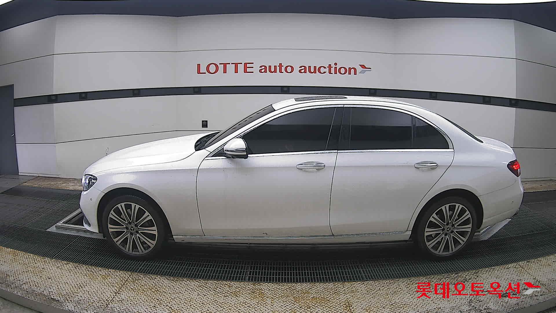 Mercedes-Benz E-Class - 13