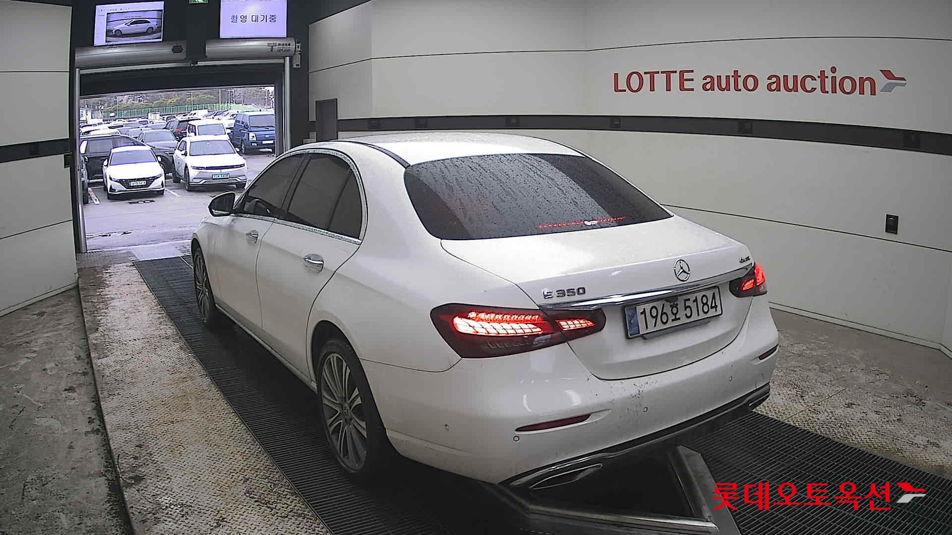 Mercedes-Benz E-Class - 16