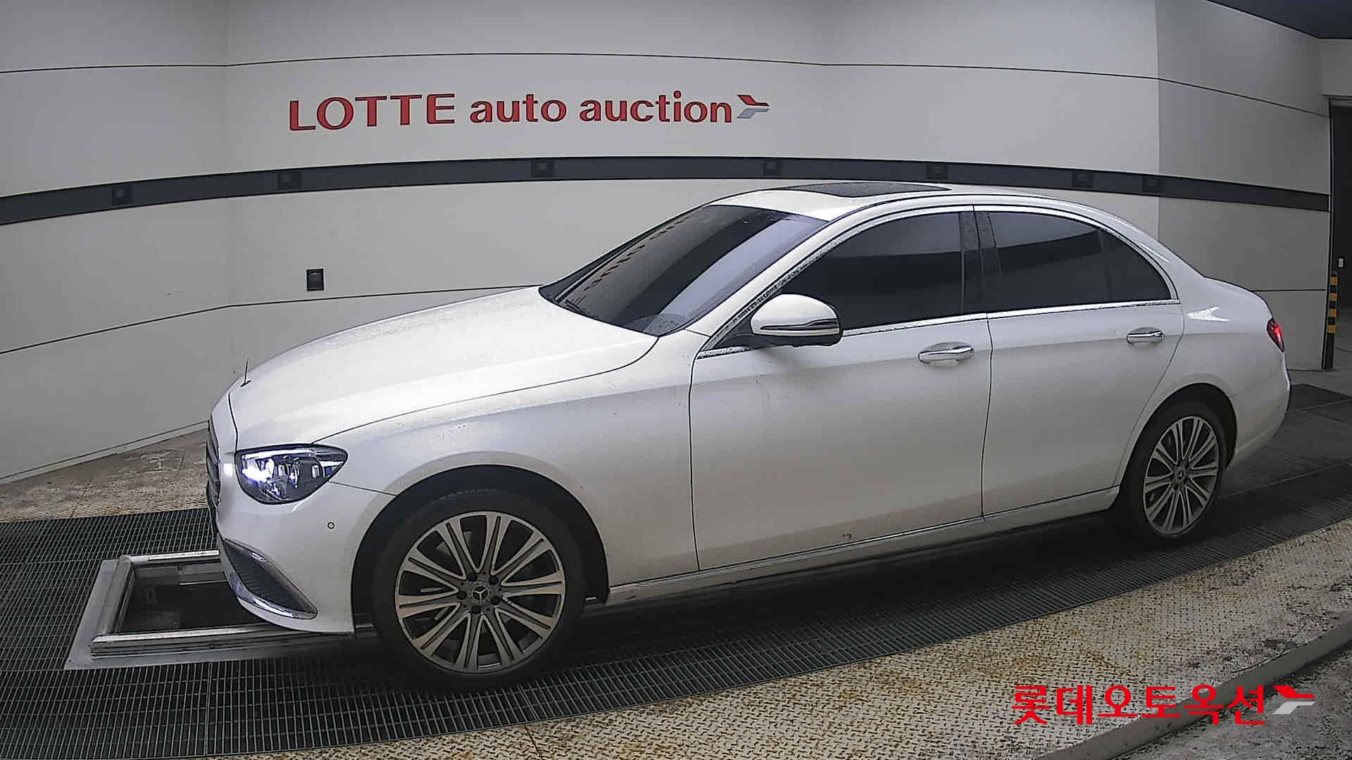 Mercedes-Benz E-Class - 12