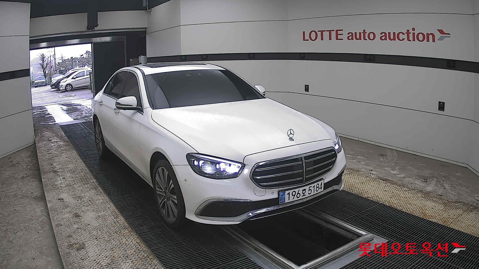 Mercedes-Benz E-Class - 24
