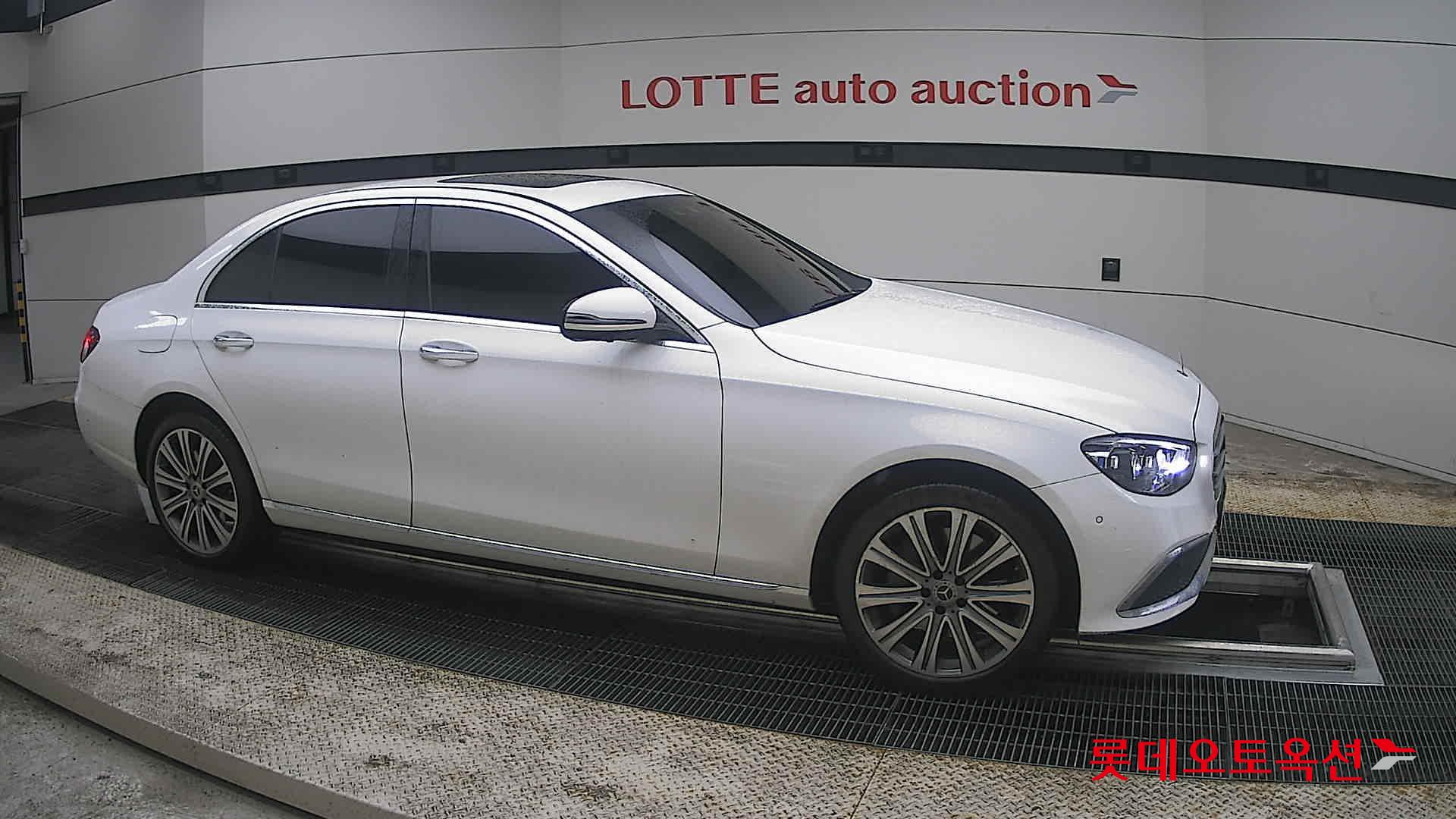 Mercedes-Benz E-Class - 22