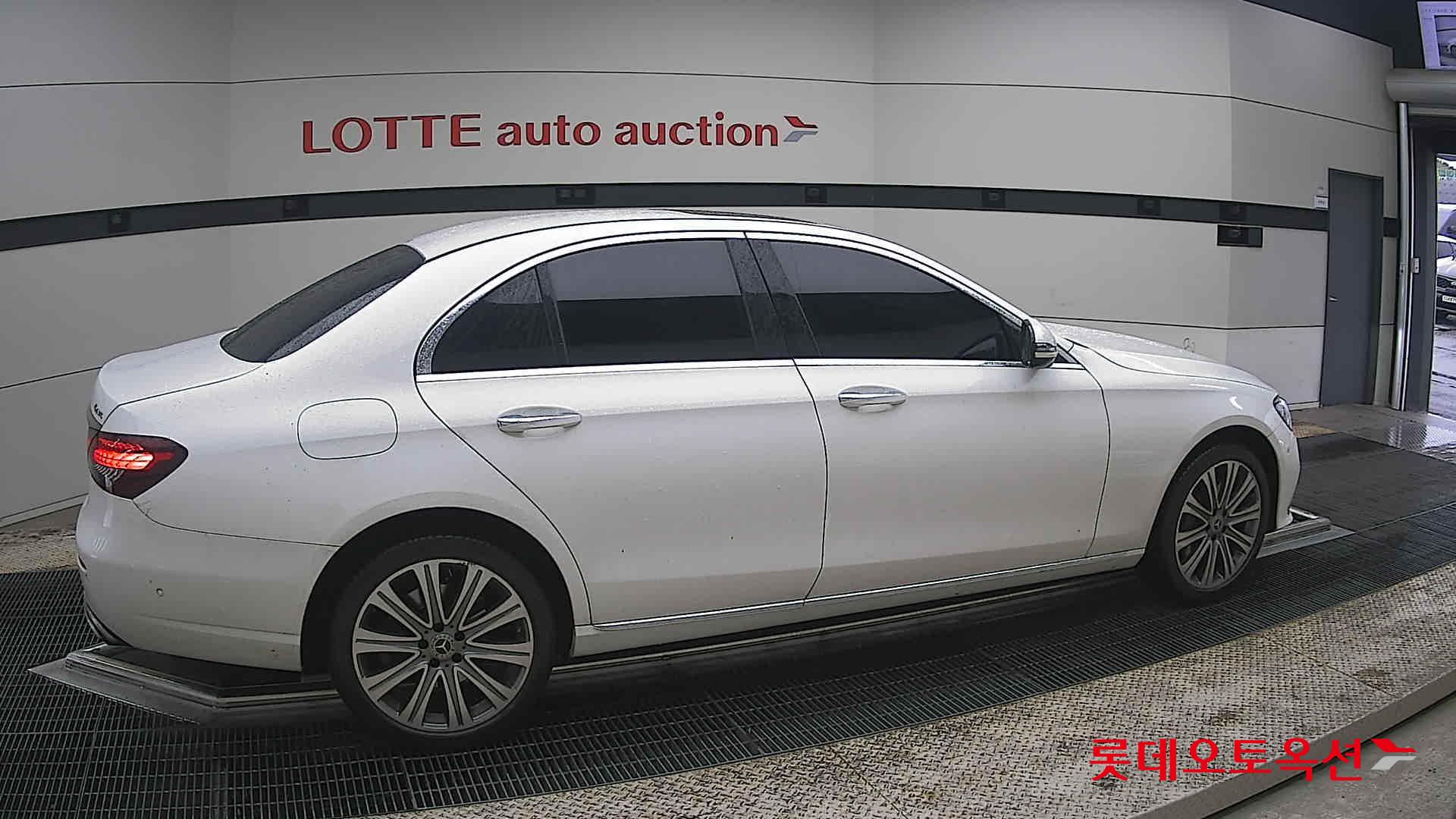 Mercedes-Benz E-Class - 20