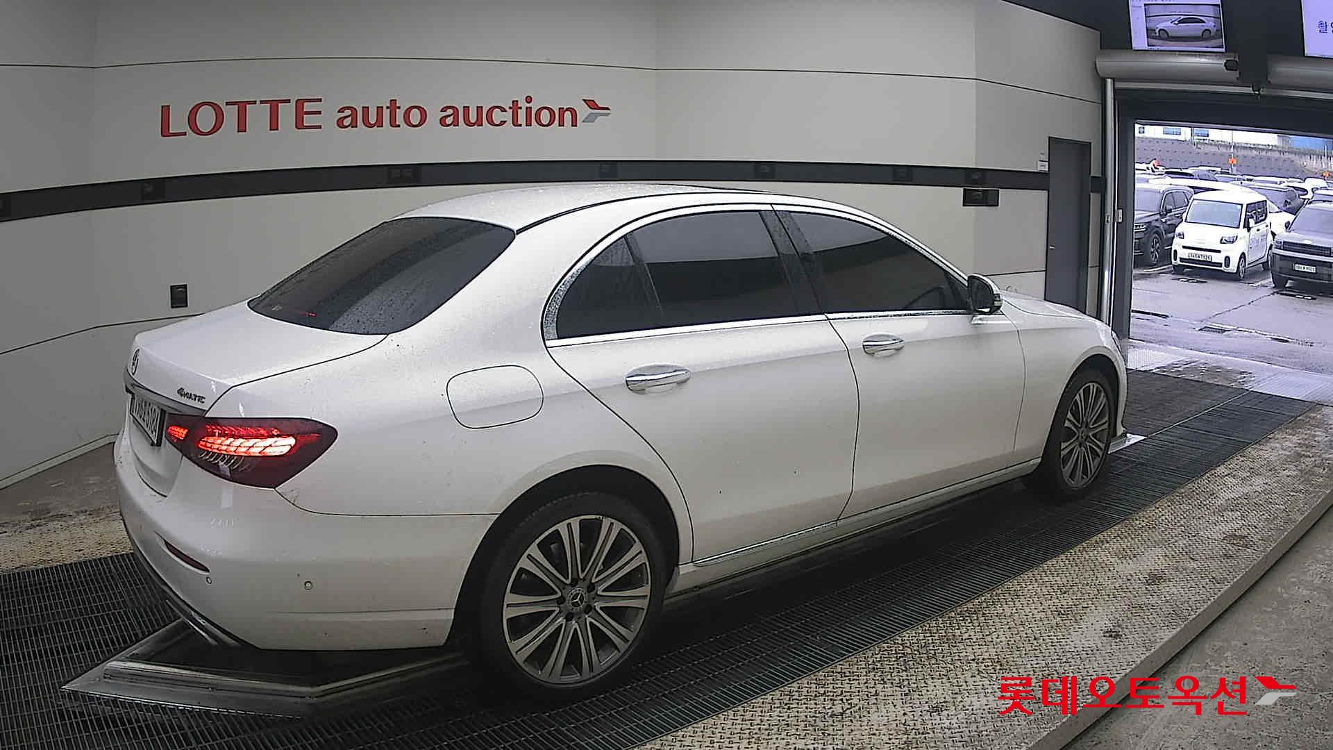 Mercedes-Benz E-Class - 19