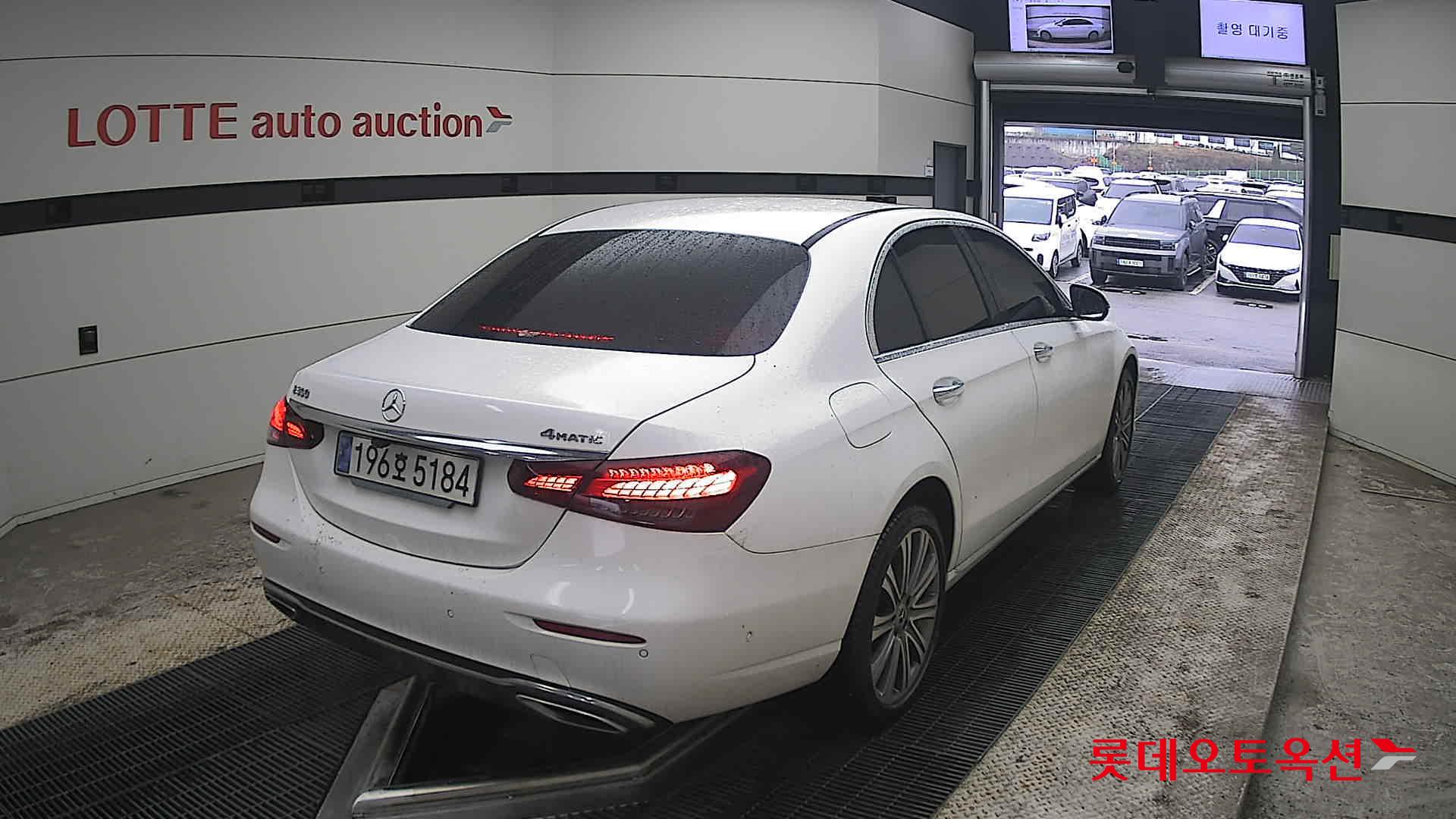 Mercedes-Benz E-Class - 18