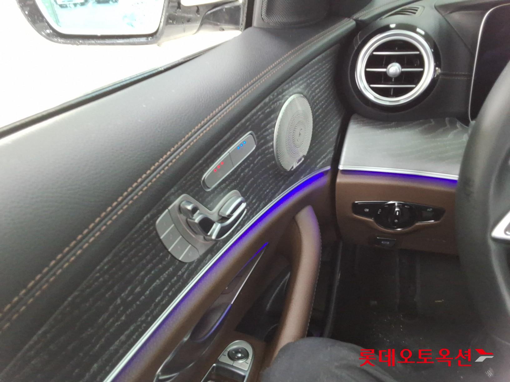 Mercedes-Benz E-Class - 29
