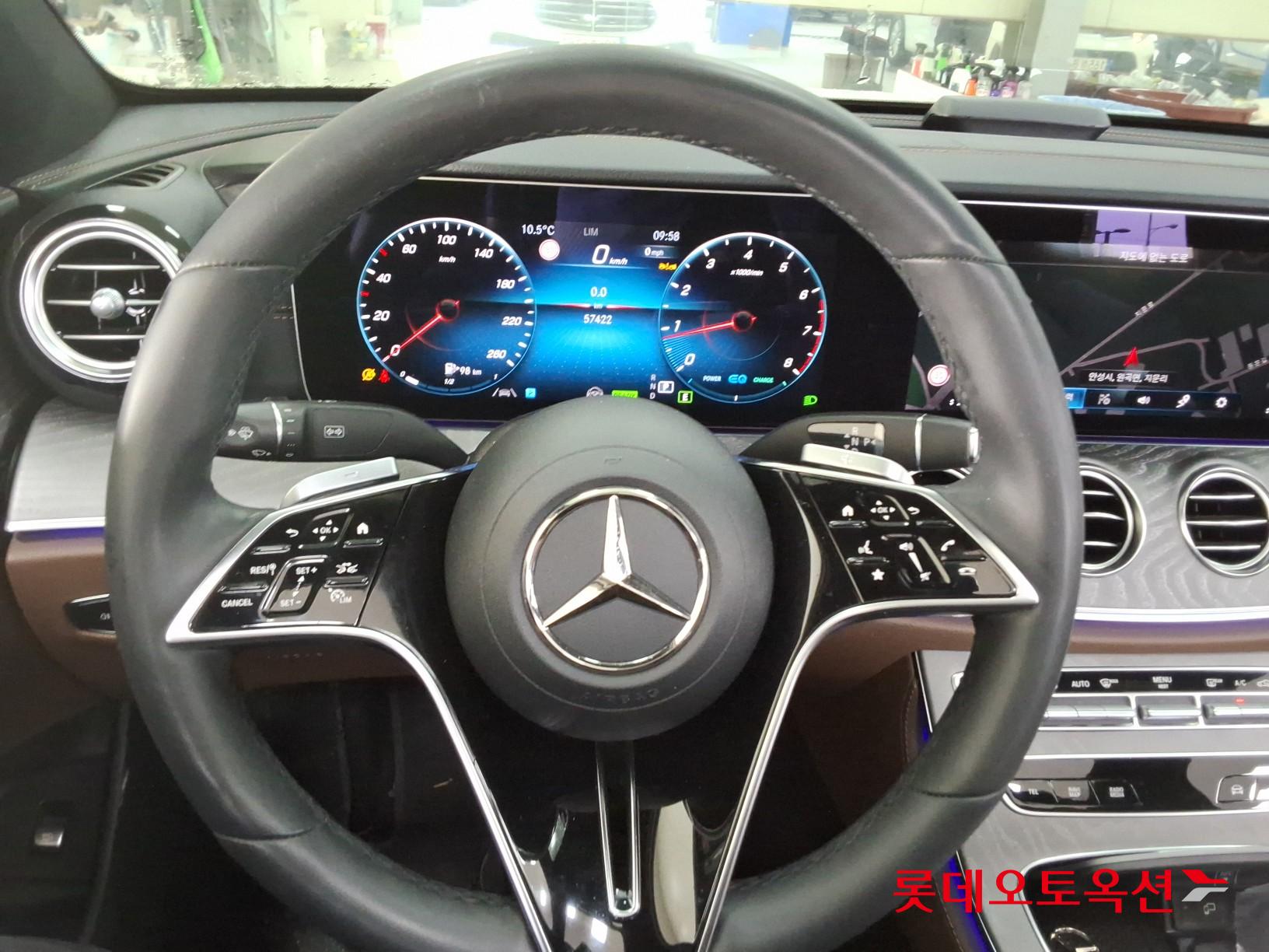 Mercedes-Benz E-Class - 30