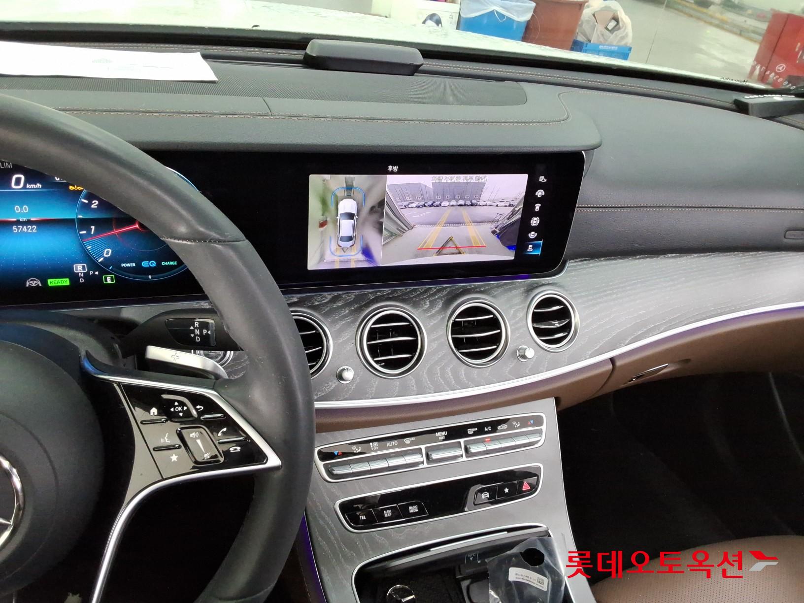 Mercedes-Benz E-Class - 31