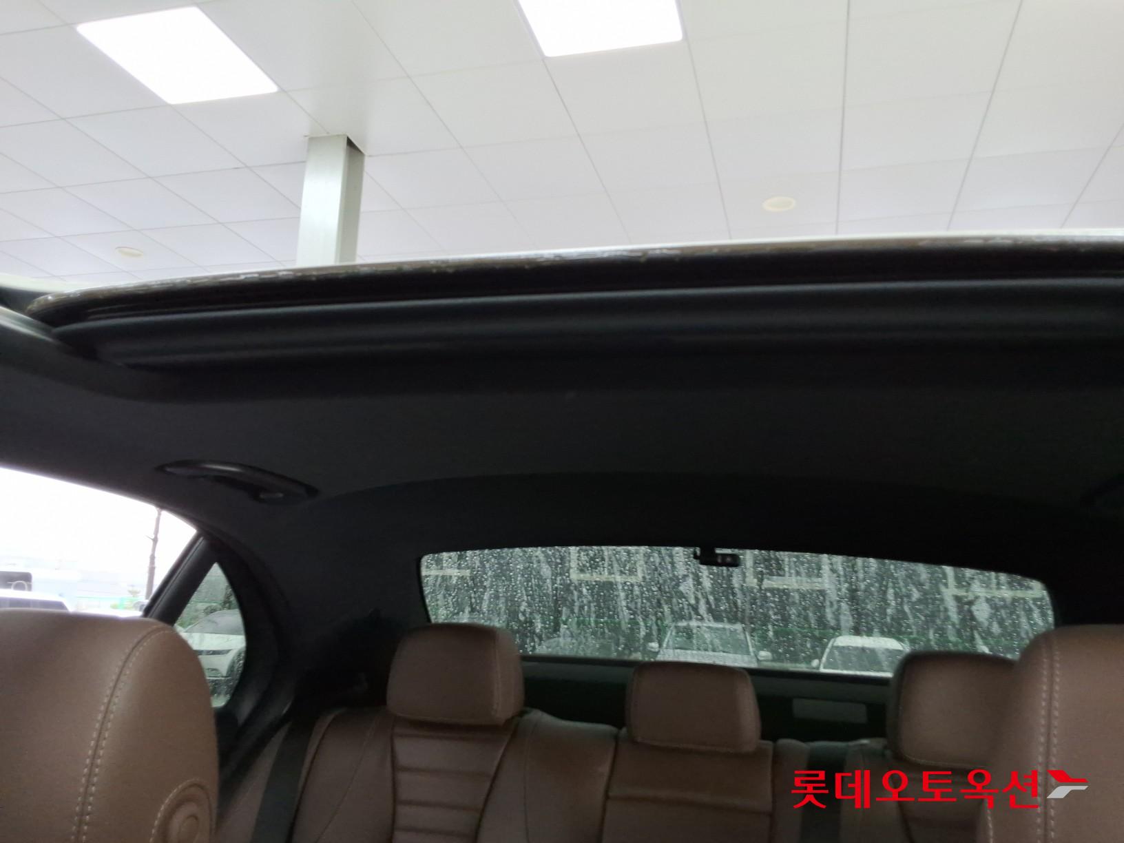 Mercedes-Benz E-Class - 34