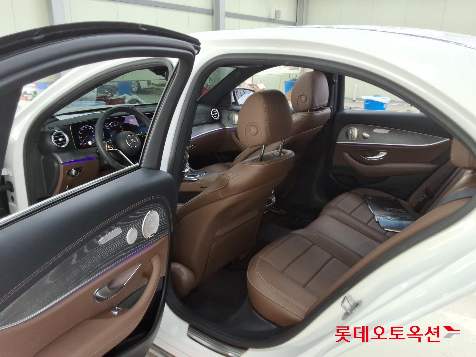 Mercedes-Benz E-Class - 37