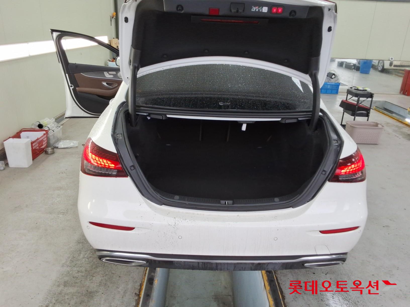 Mercedes-Benz E-Class - 9