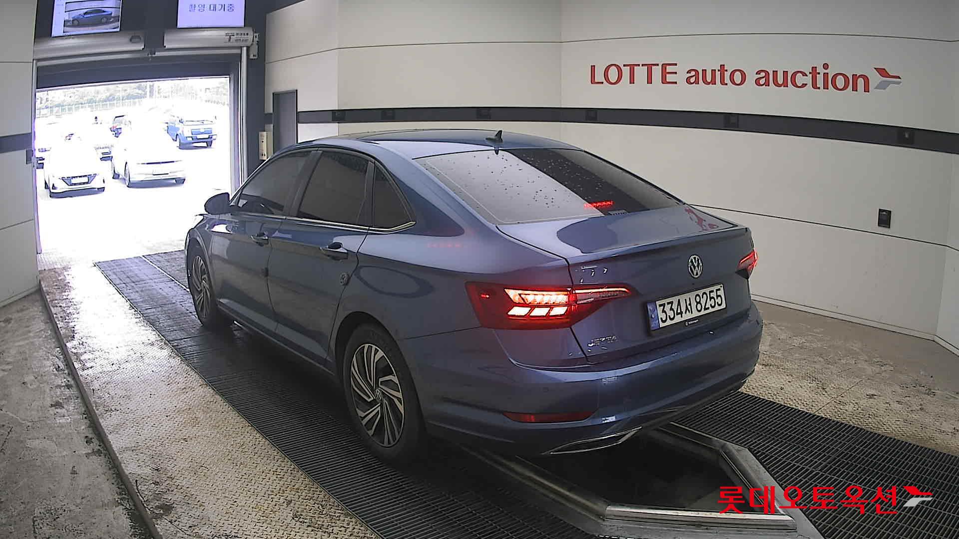 Volkswagen Jetta - 4