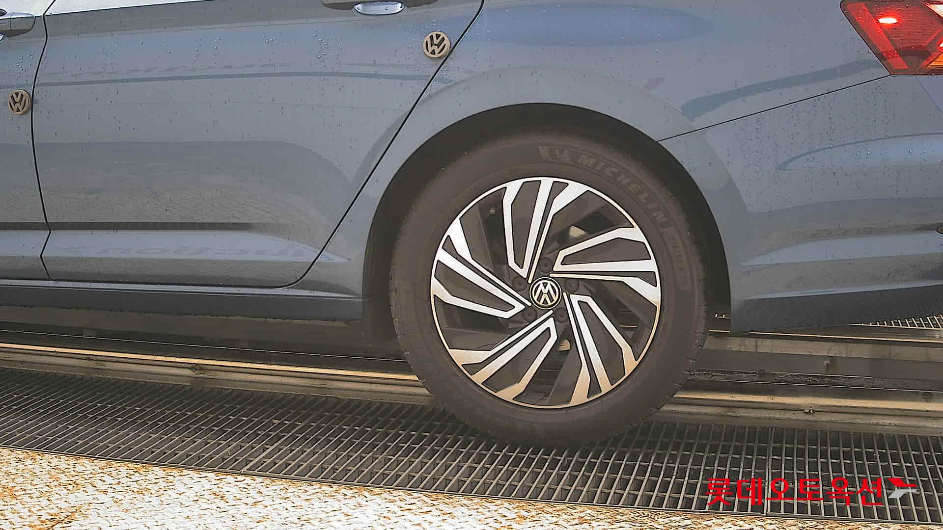 Volkswagen Jetta - 26