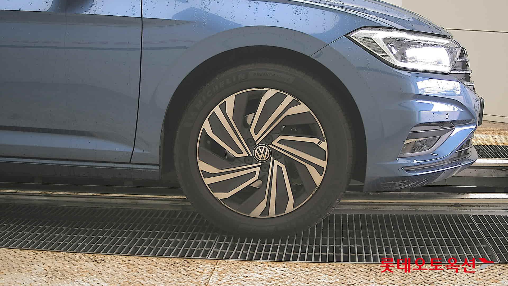Volkswagen Jetta - 27