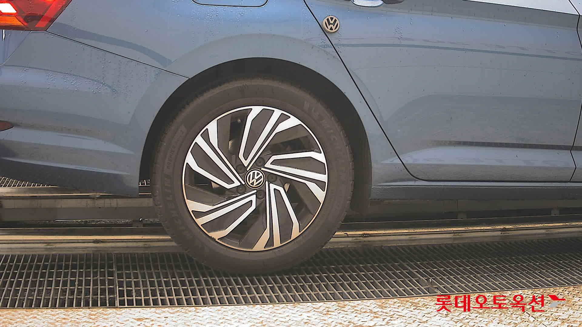 Volkswagen Jetta - 28
