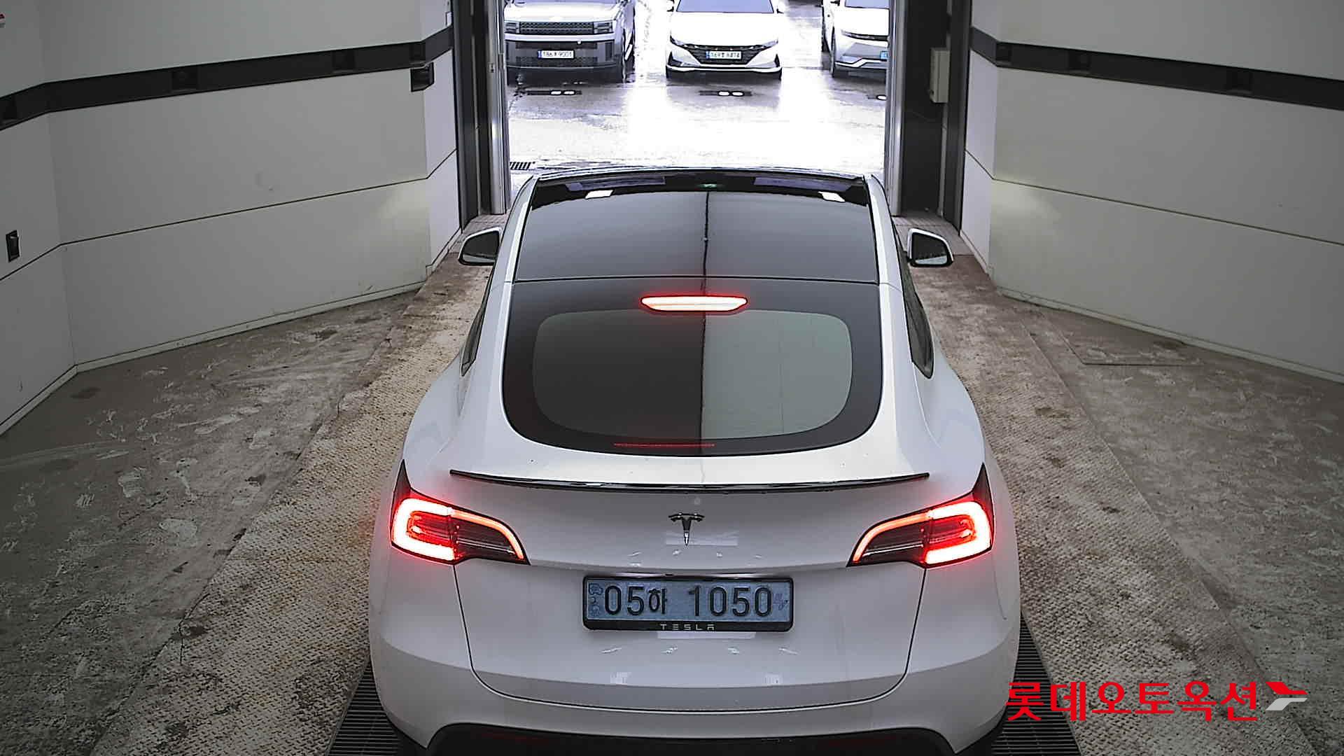 TESLA Model Y - 17