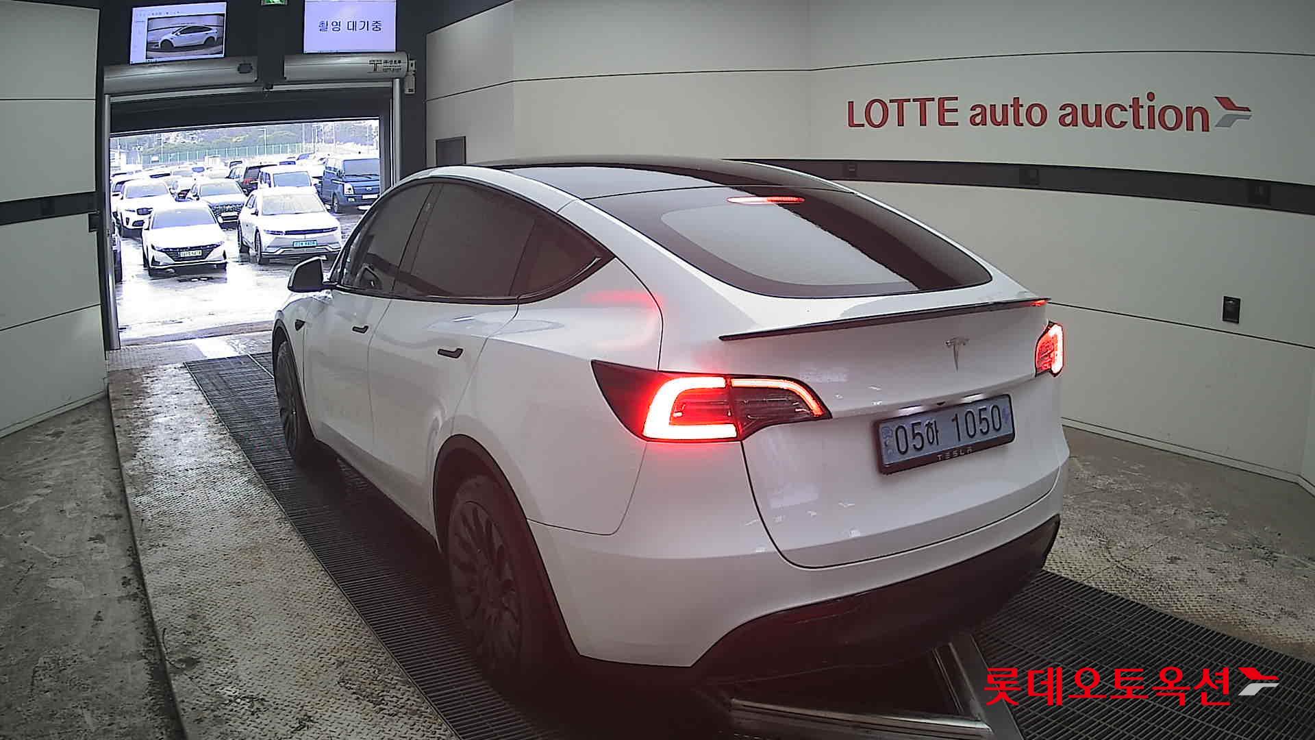 TESLA Model Y - 16