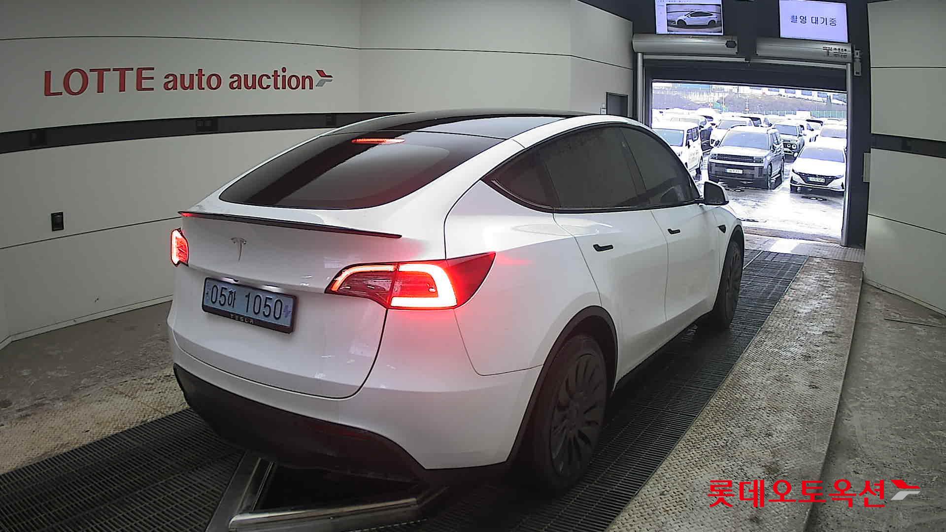 TESLA Model Y - 18