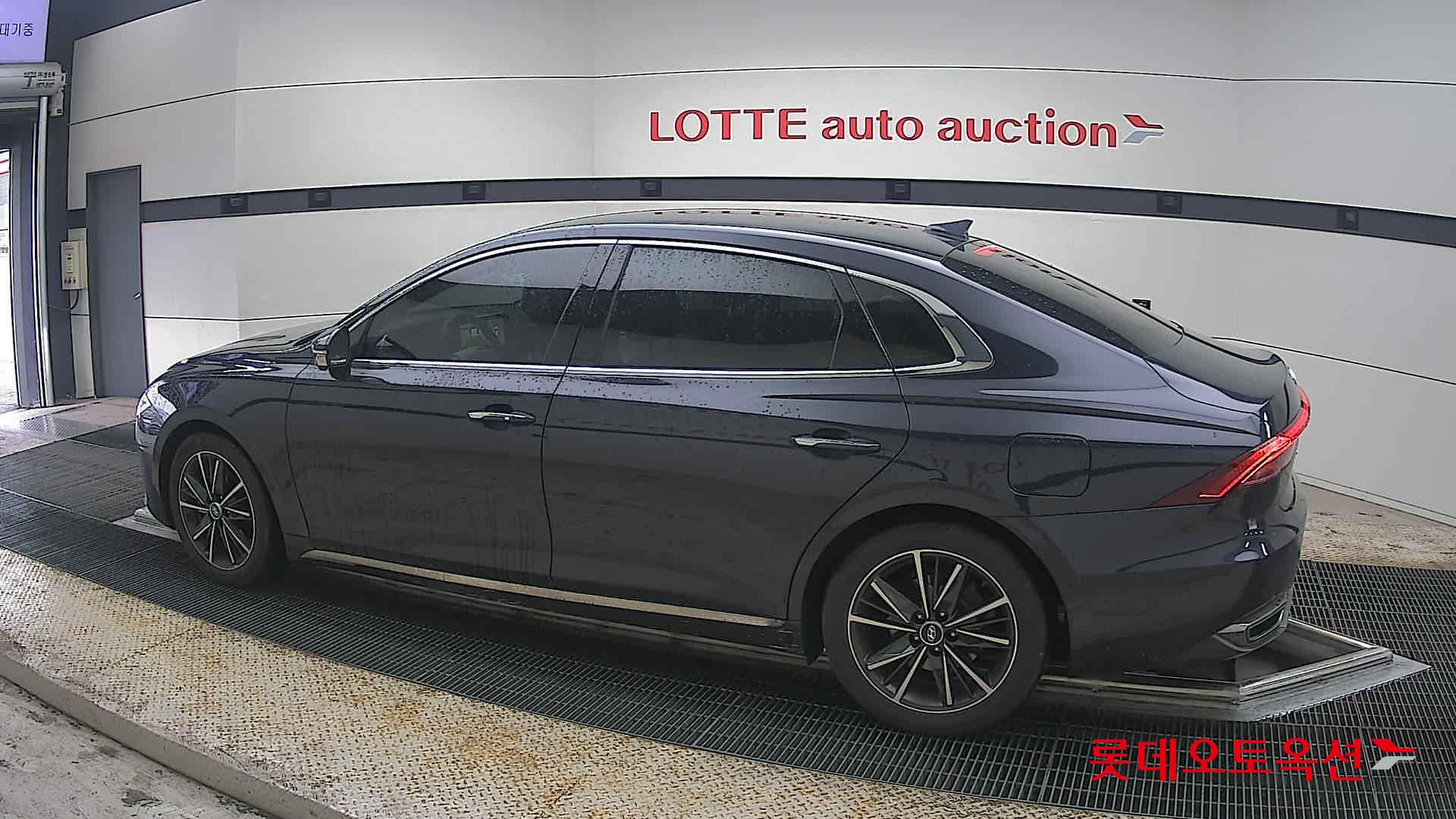 Hyundai Grandeur - 14
