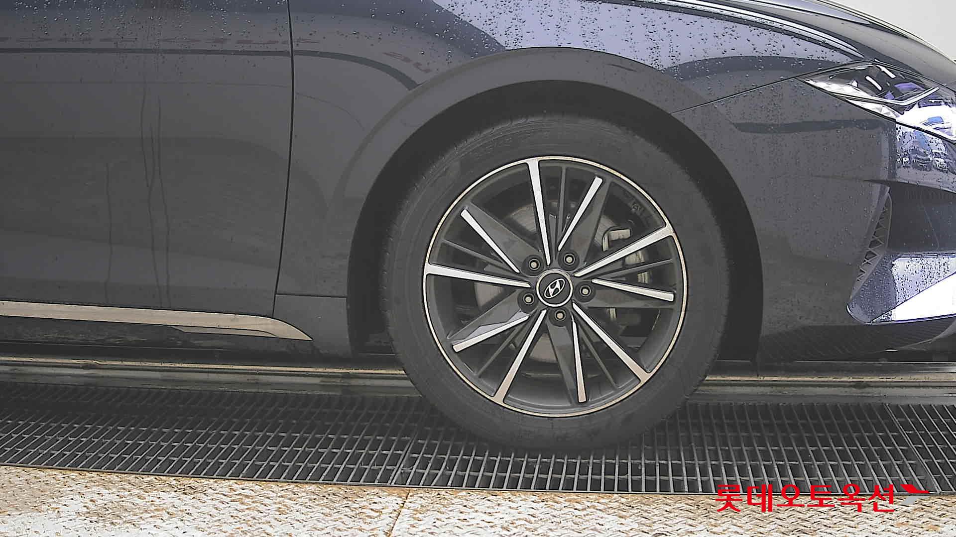 Hyundai Grandeur - 27