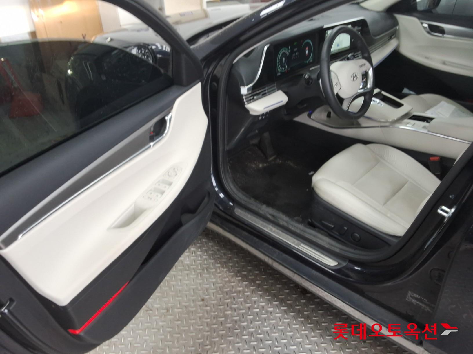 Hyundai Grandeur - 37