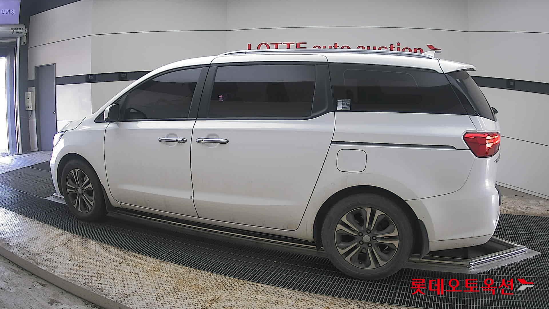 كيا نيو كارنيفال 2020 - صورة 14