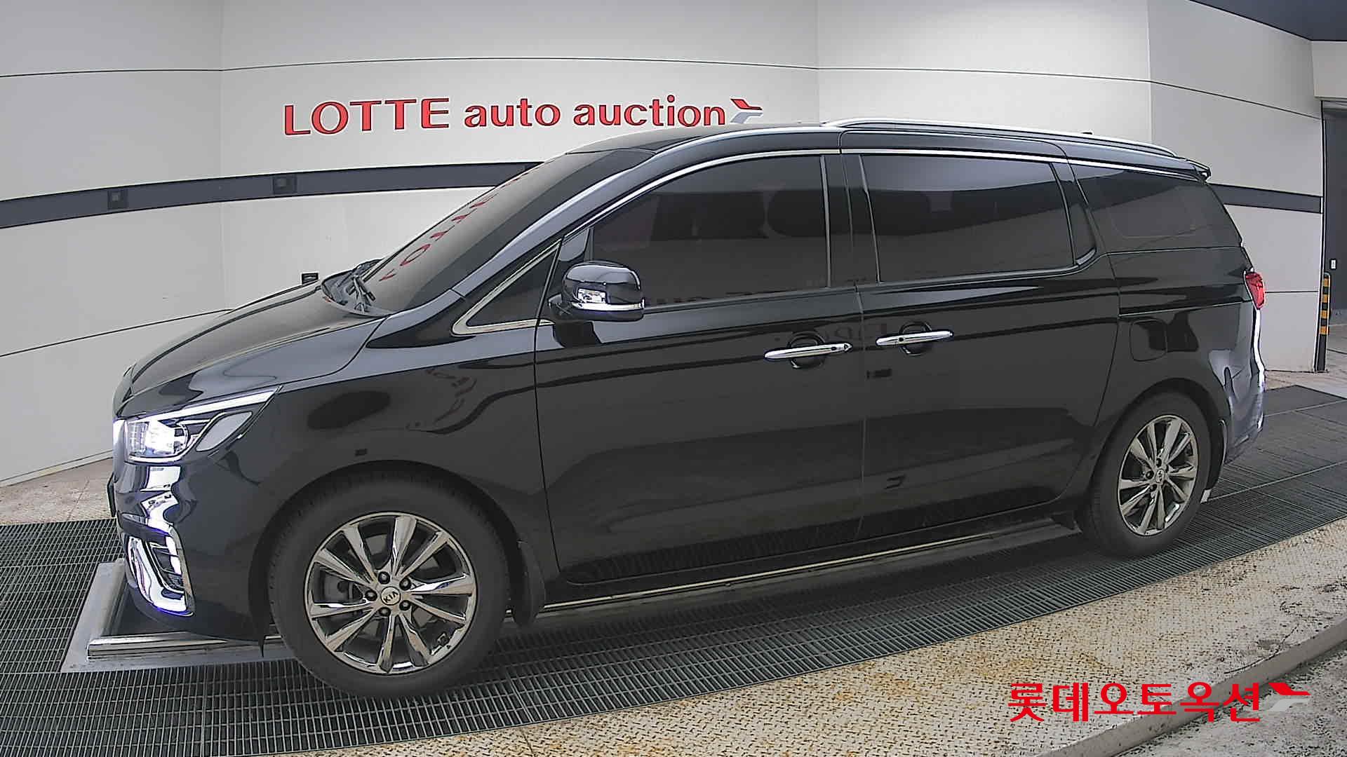 كيا نيو كارنيفال - 12