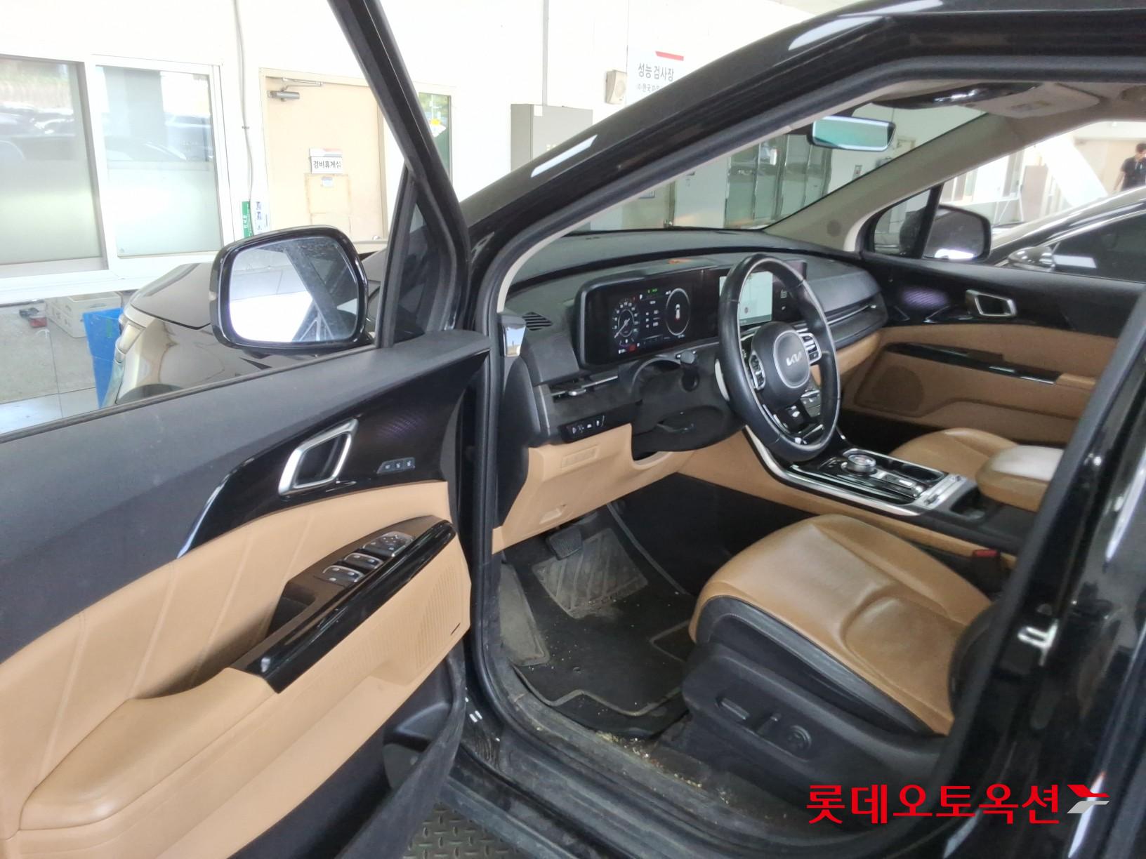 Kia Carnival 2023 - Image 35