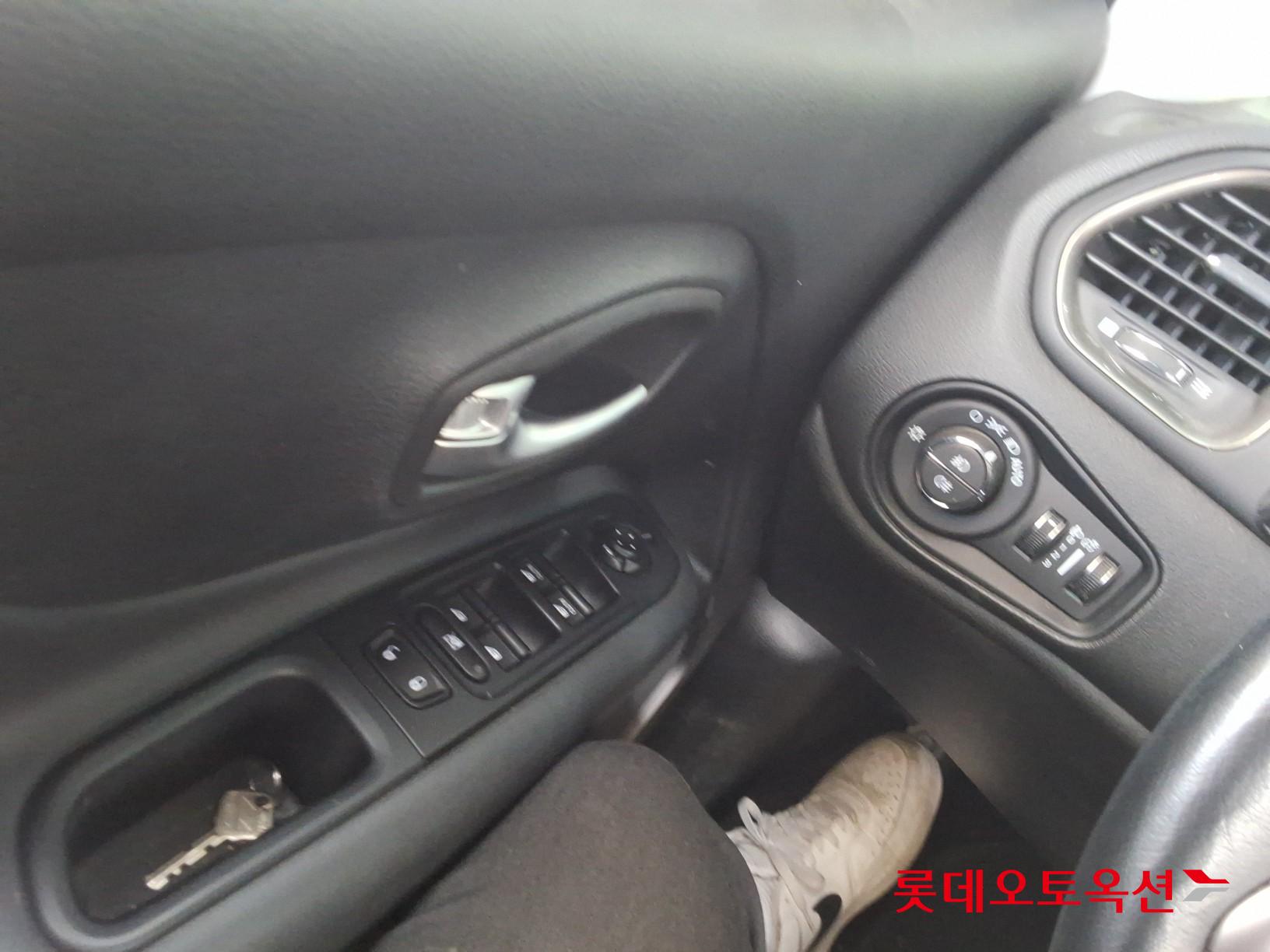 CHRYSLER 짚 레니게이드 - 29