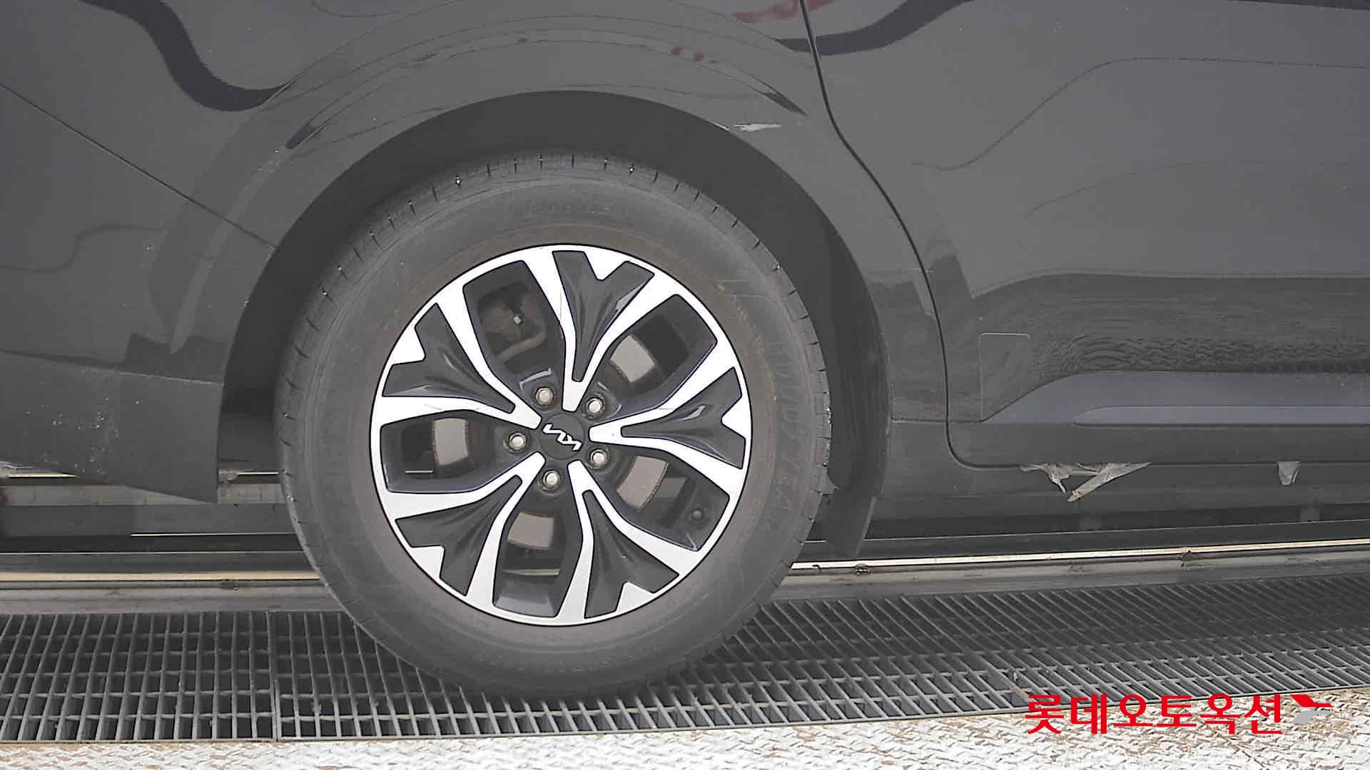 Kia Carnival 2023 - Image 28