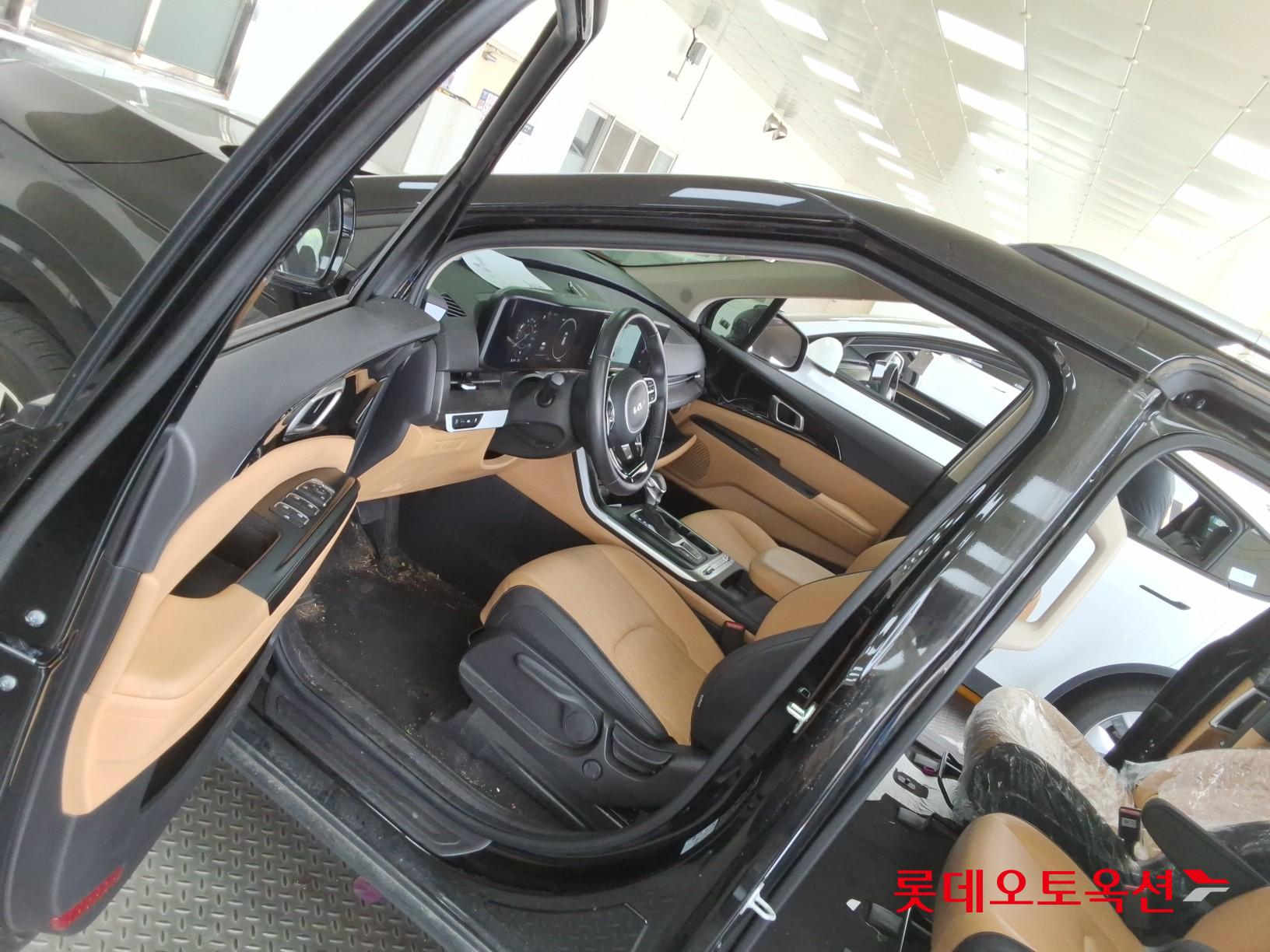 Kia Carnival 2023 - Image 36