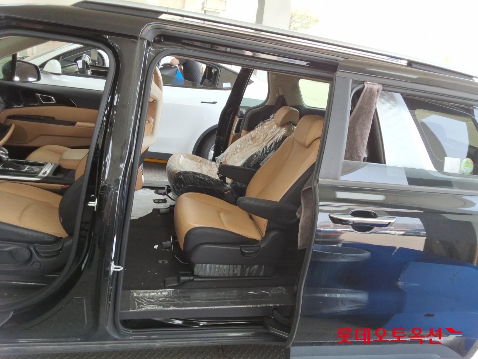 Kia Carnival 2023 - Image 37