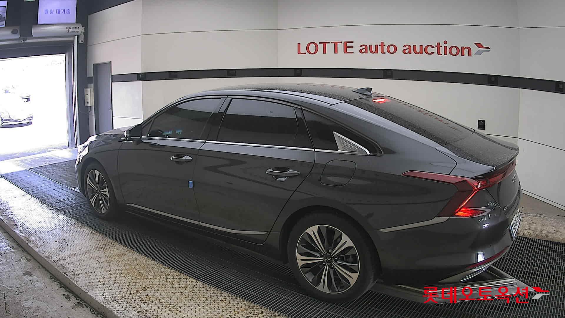 كيا K8 2022 - صورة 15