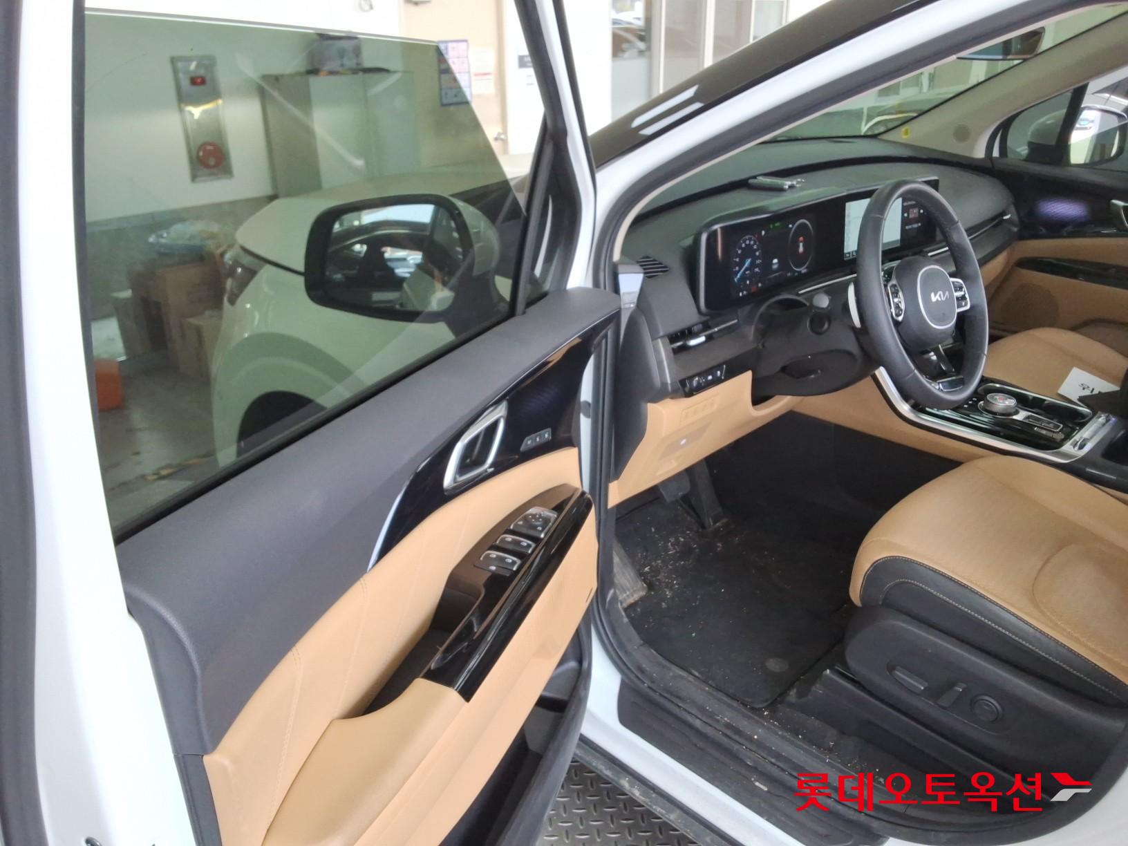 Kia Carnival 2023 - Image 37